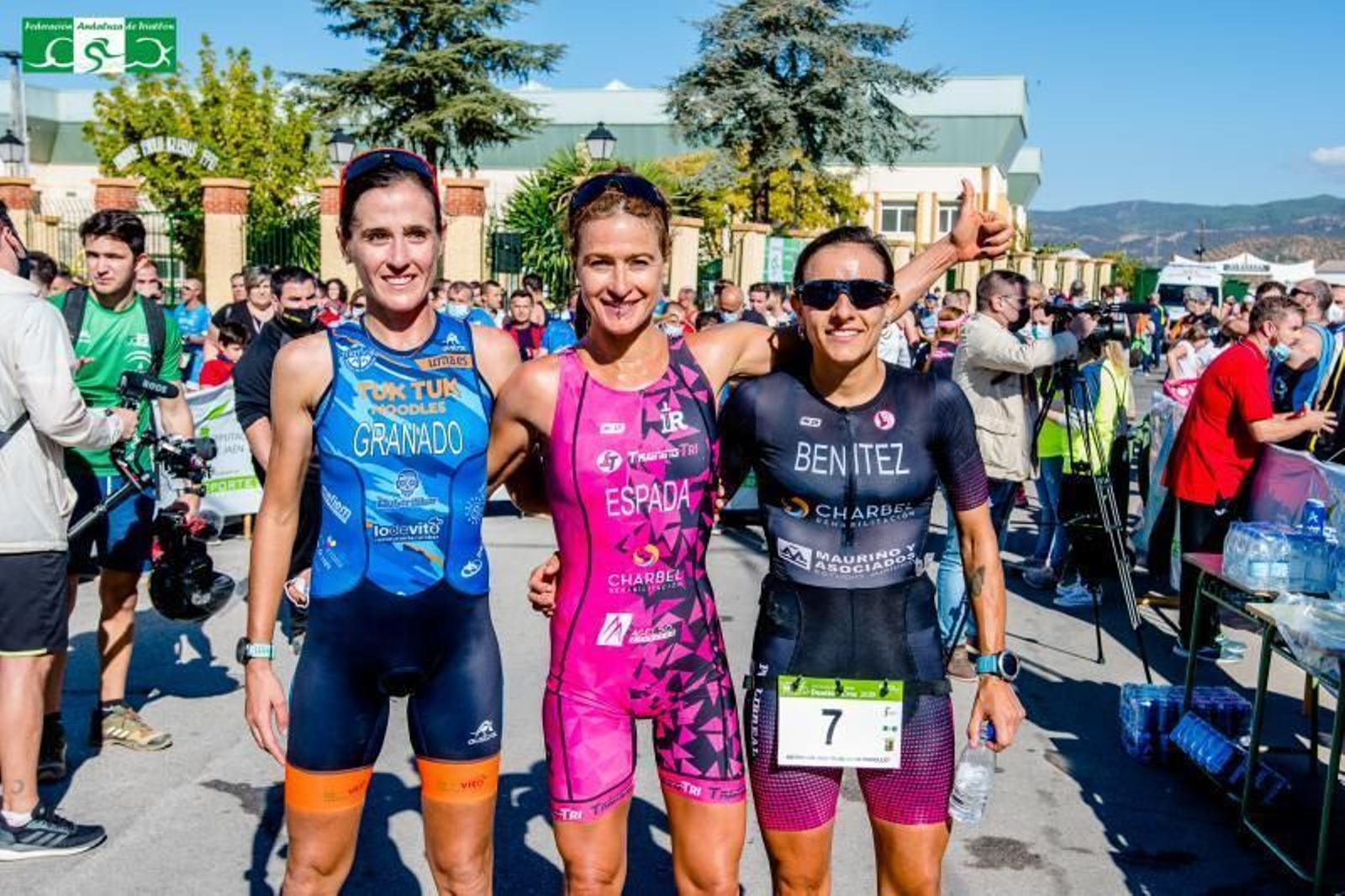 Rocío Espada, en el centro, tras completar el Andaluz en tierras jiennenses. Rocío Espada, en el centro, tras completar el Andaluz en tierras jiennenses.