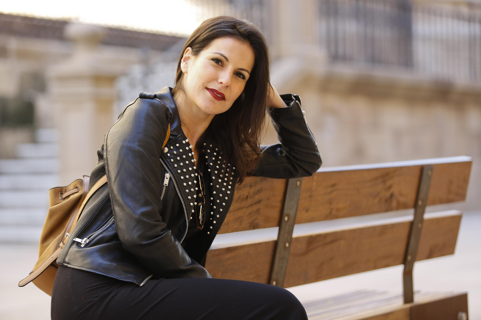 Noemí Ruiz posa para este periódico junto a la Catedral de Málaga.