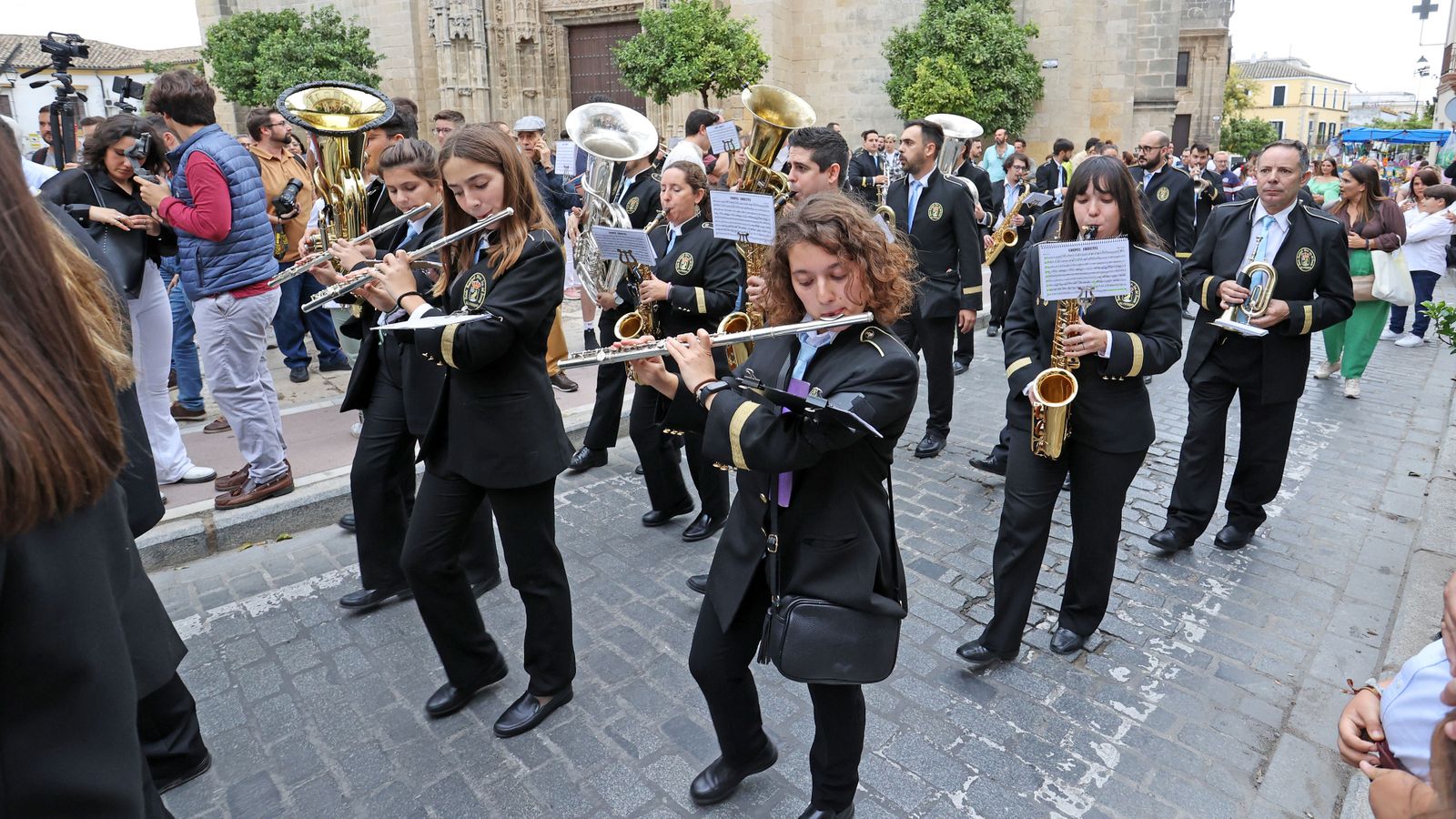 Procesión de Madre de Dios del Rosario de Capataces y Costaleros en Jerez