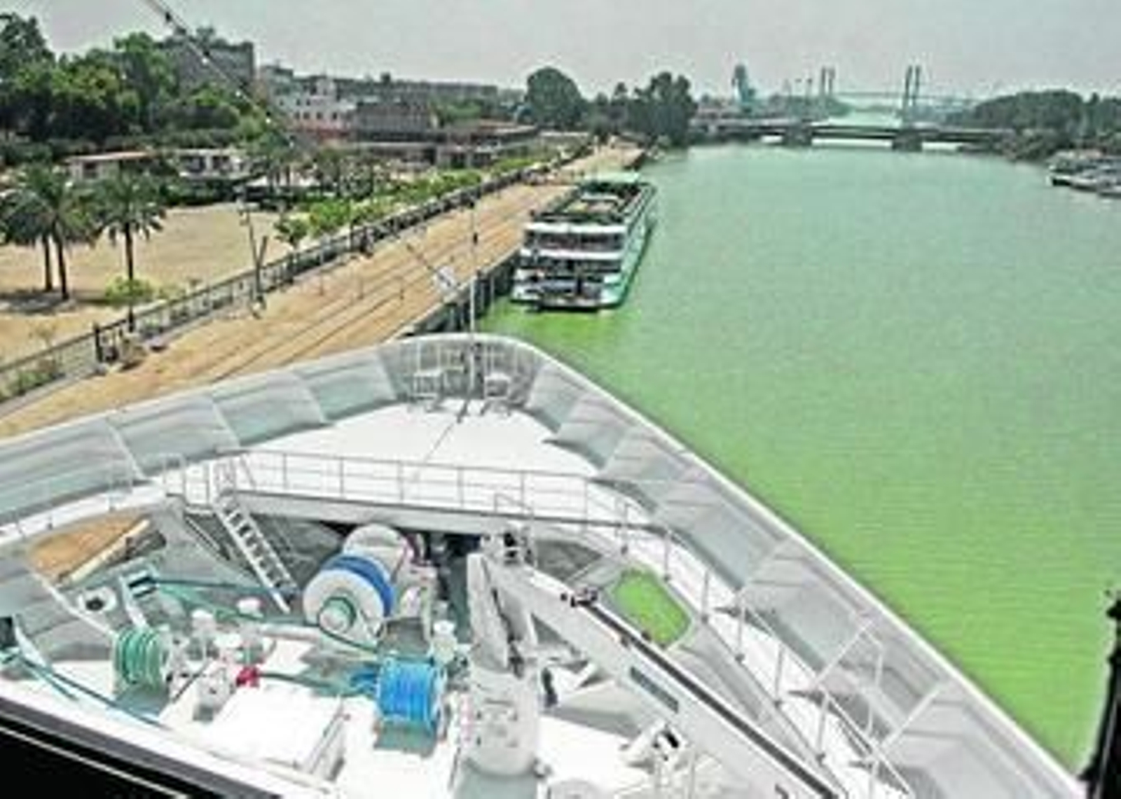 El Muelle de las Delicias recibe cruceros en su estación marítima y cuenta con restaurantes y aparcamiento.