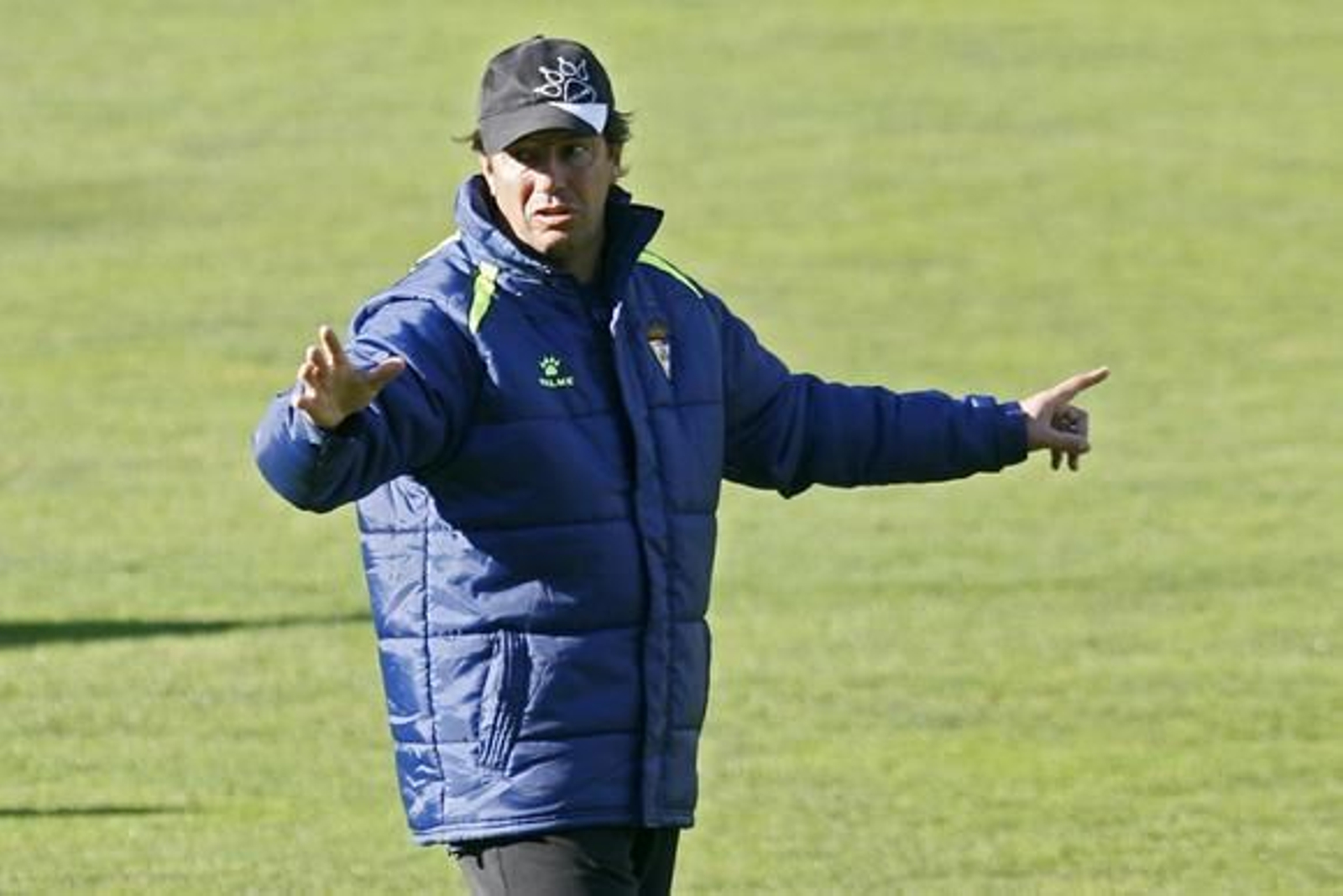 José González, durante su última etapa en el banquillo del Cádiz. /Jesús Marín