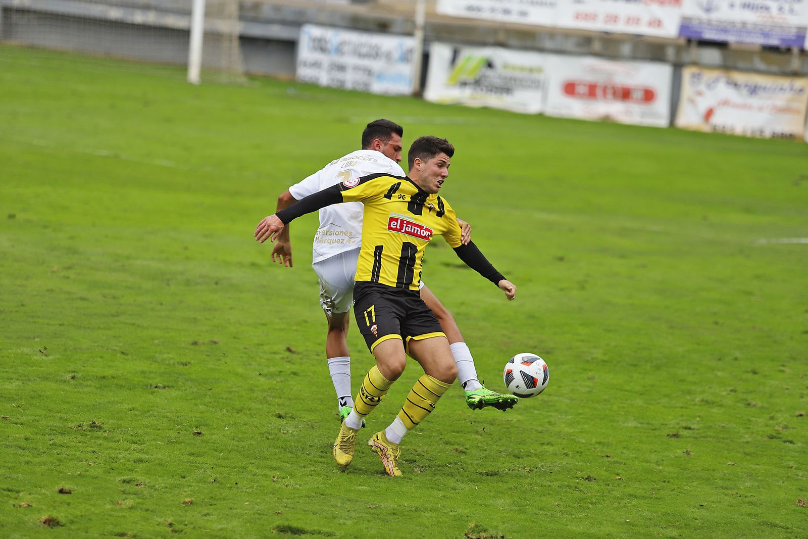 Imágenes del encuentro entre el San Roque de Lepe y UCAM Murcia