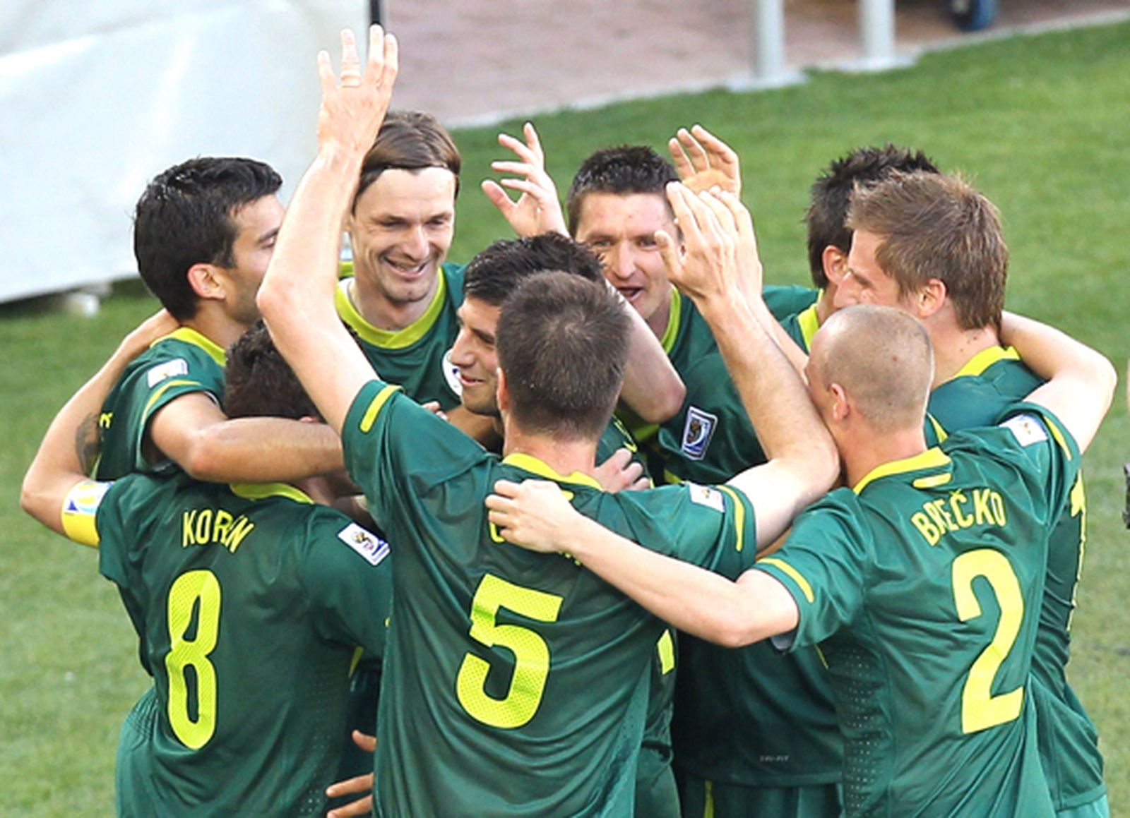 Eslovenia saca petróleo ante Argelia (0-1)