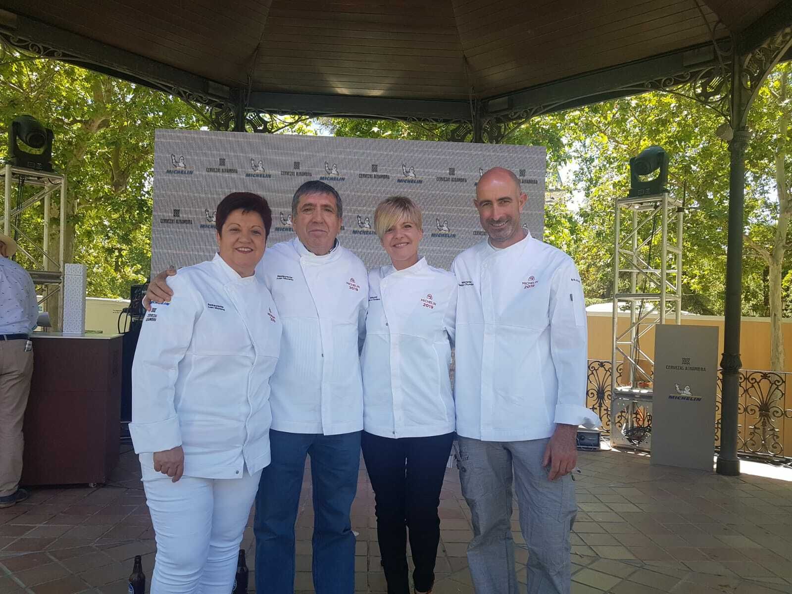 Chefs y representantes de Juan Moreno y La Chumbera en Granada.