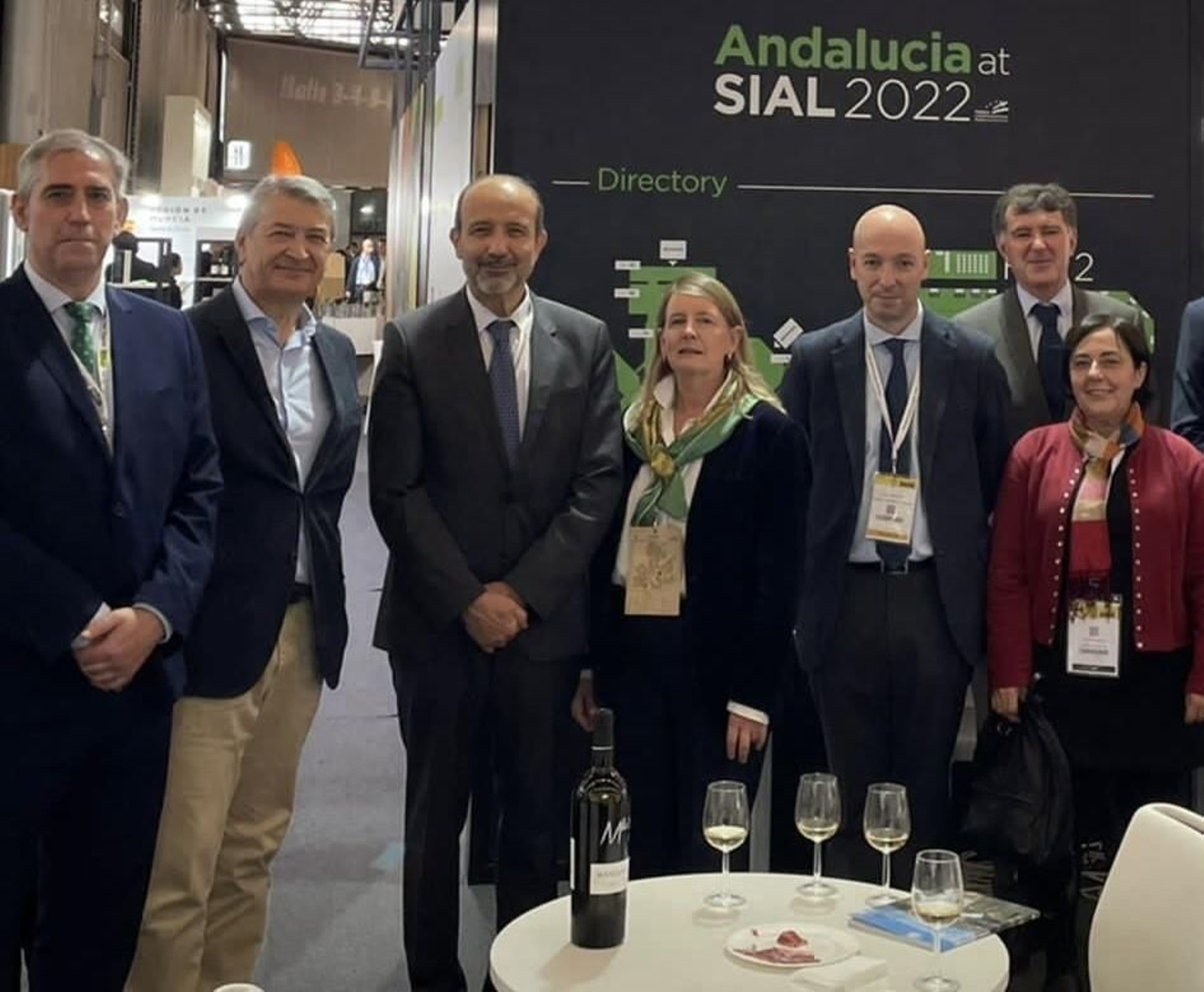 Responsables de la CADO y Extenda, junto al embajador español en París y personal de la embajada. Responsables de la CADO y Extenda, junto al embajador español en París y personal de la embajada.