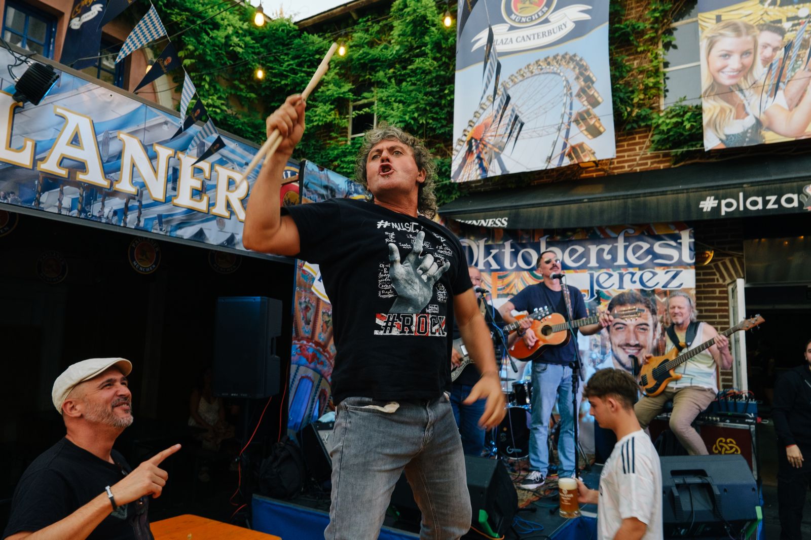 Búscate en el OktoberFest de Plaza Canterbury del viernes día 29 de septiembre