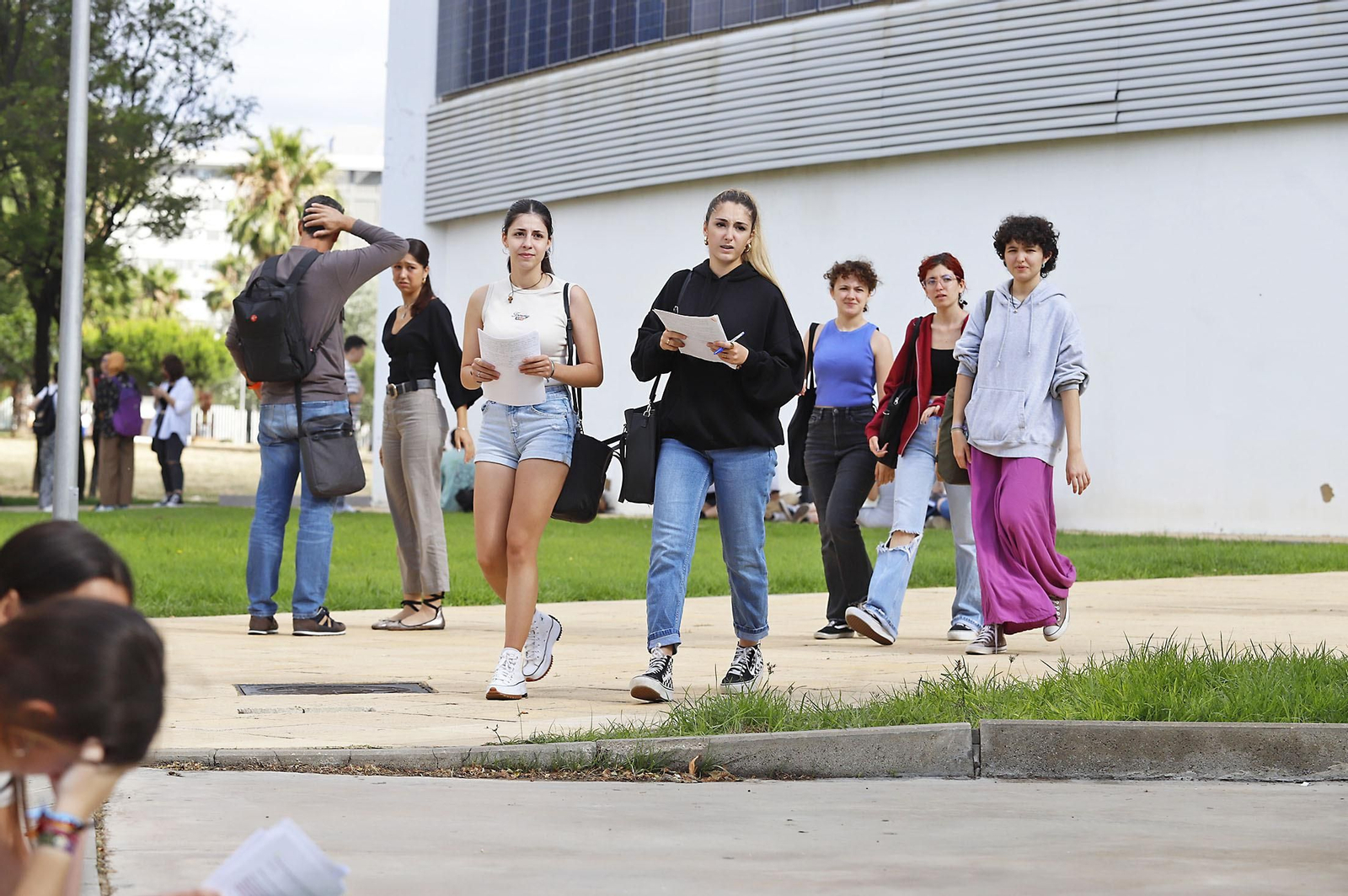 Imágenes del comienzo de las pruebas de evaluación para el acceso a la universidad en Huelva