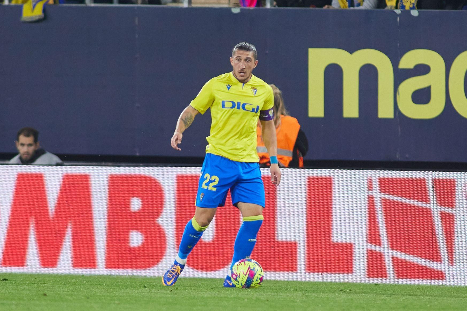 Pacha Espino, el lateral zurdo de más garantía que ha tenido el equipo en los últimos años.