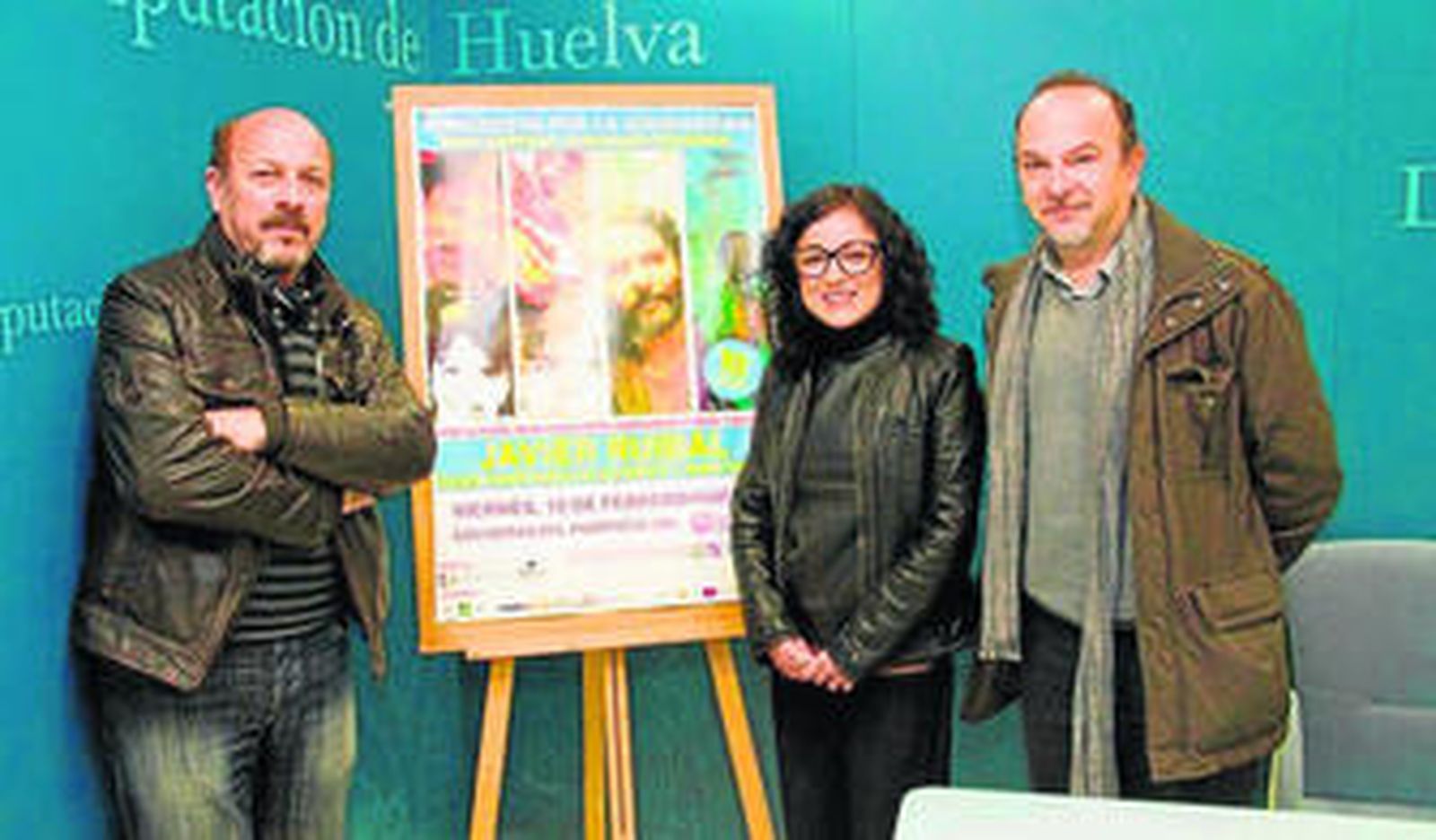 La diputada Elena Tobar entre Javier Ruibal y Antonio Zurita.