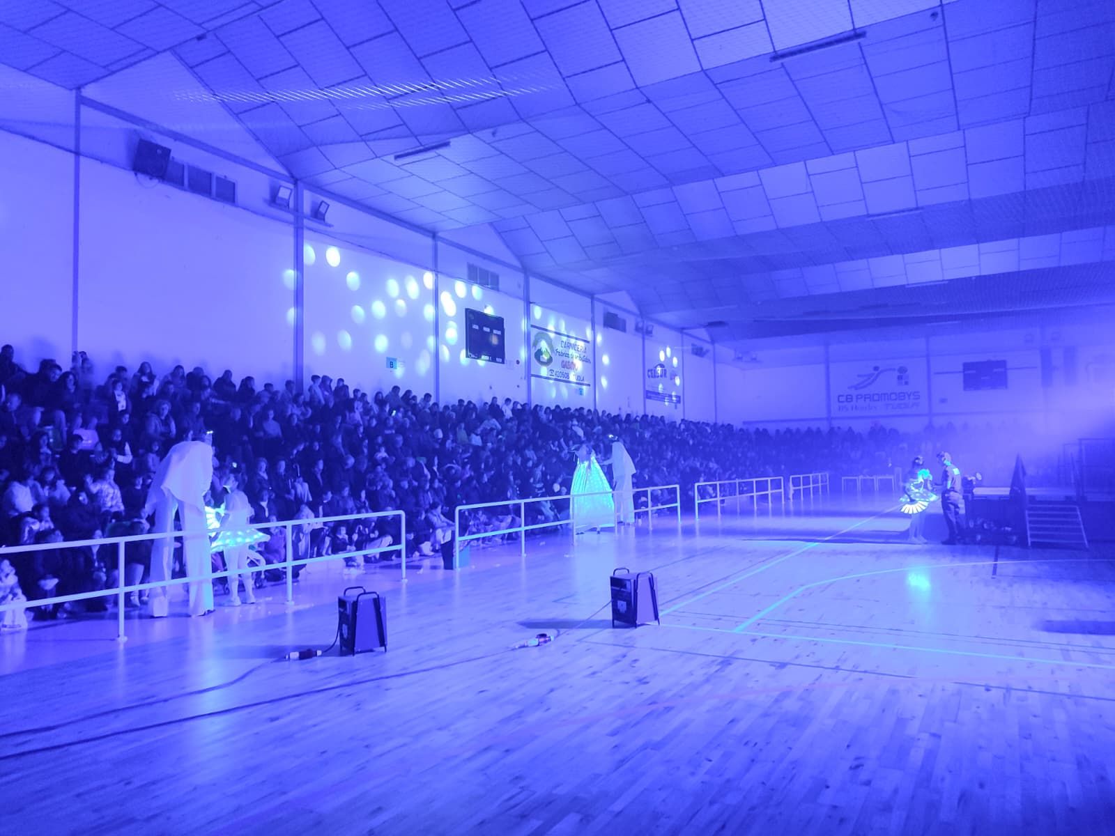 Los Reyes Magos realizan un espectacular acto en Tíjola: el público disfruta de música y bailes