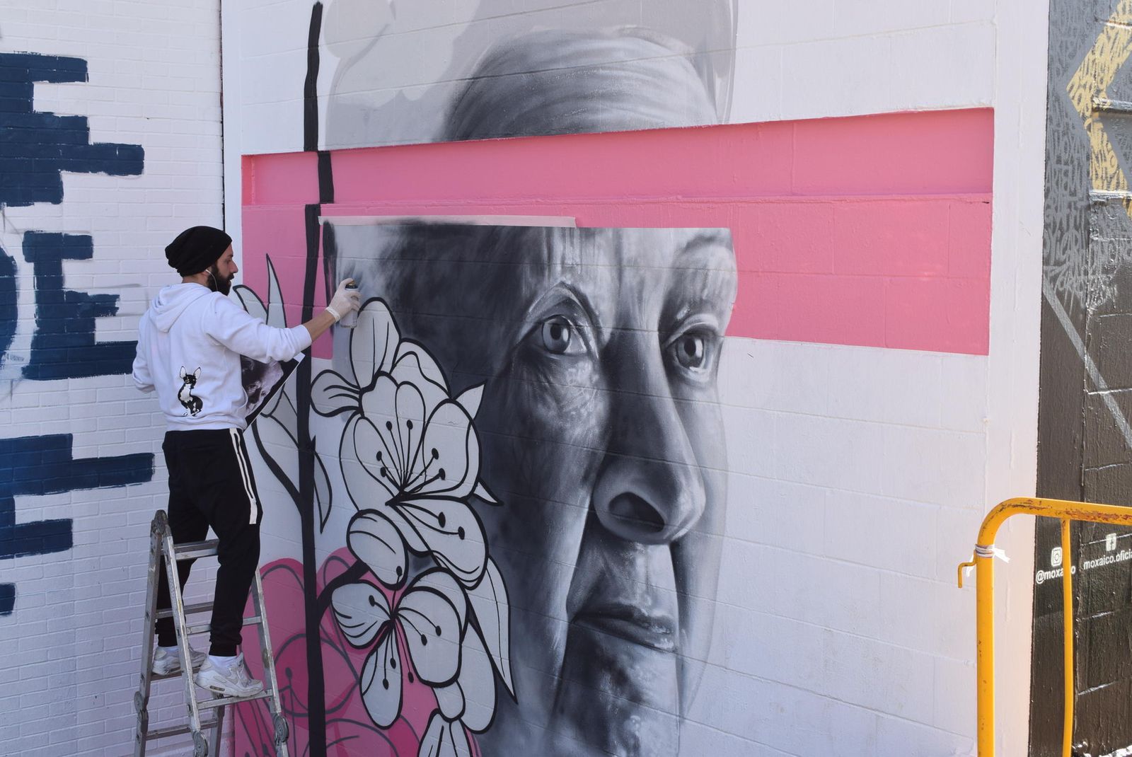 Uno de los participantes de la edición pasada del concurso de graffitis.