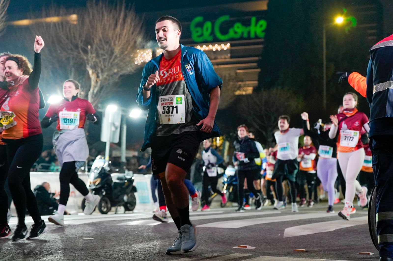 En imágenes: búscate en tu llegada a meta de la Carrera de San Antón 2026 (16)