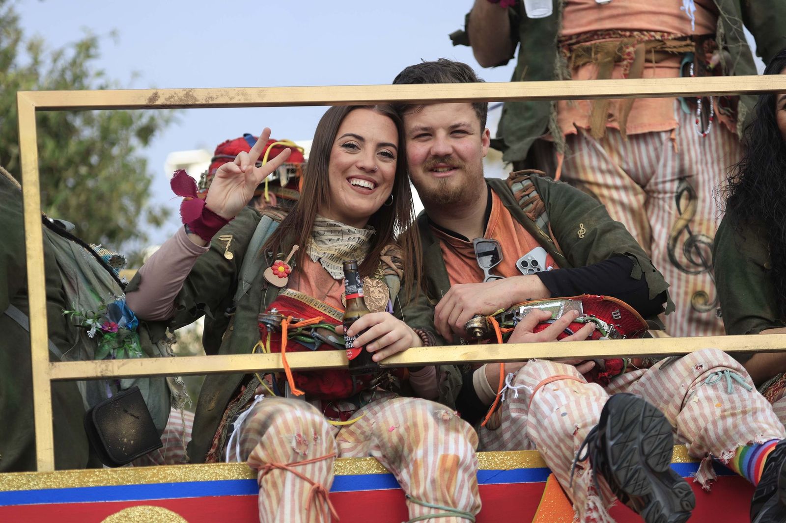 Búscate en las fotos del pasacalles del Carnaval de Tarifa 2026