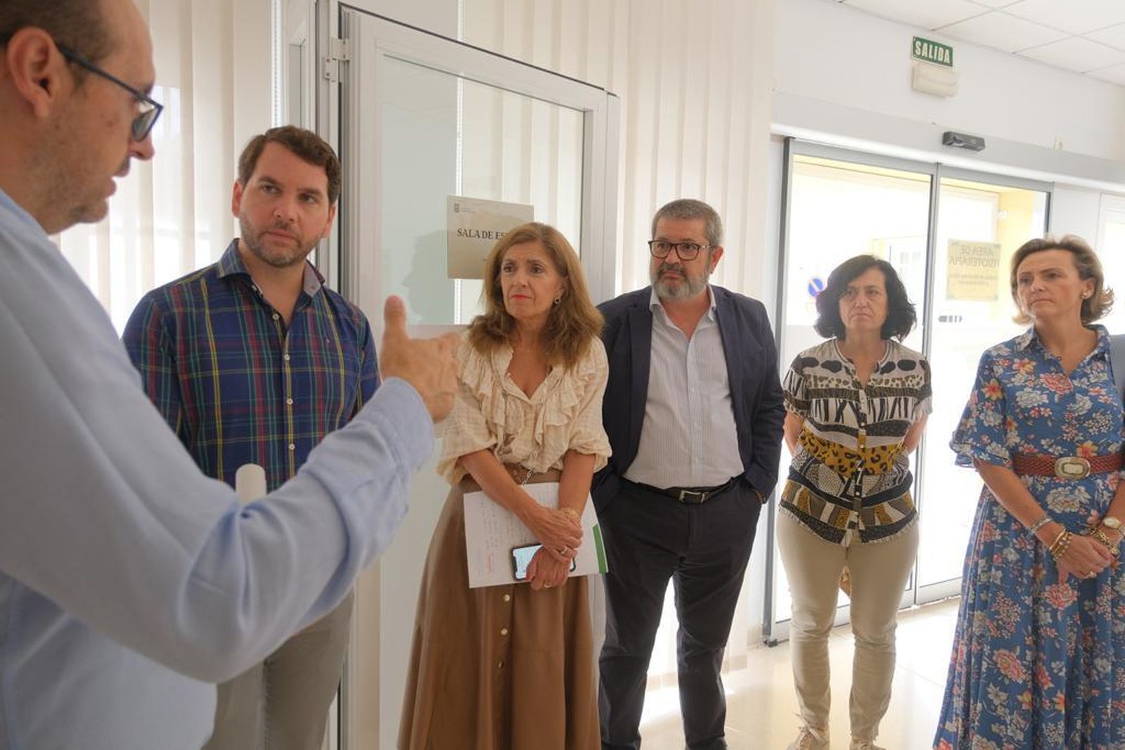 La delegada de Salud y Consumo, María Jesús Botella, en su visita a Cabra.