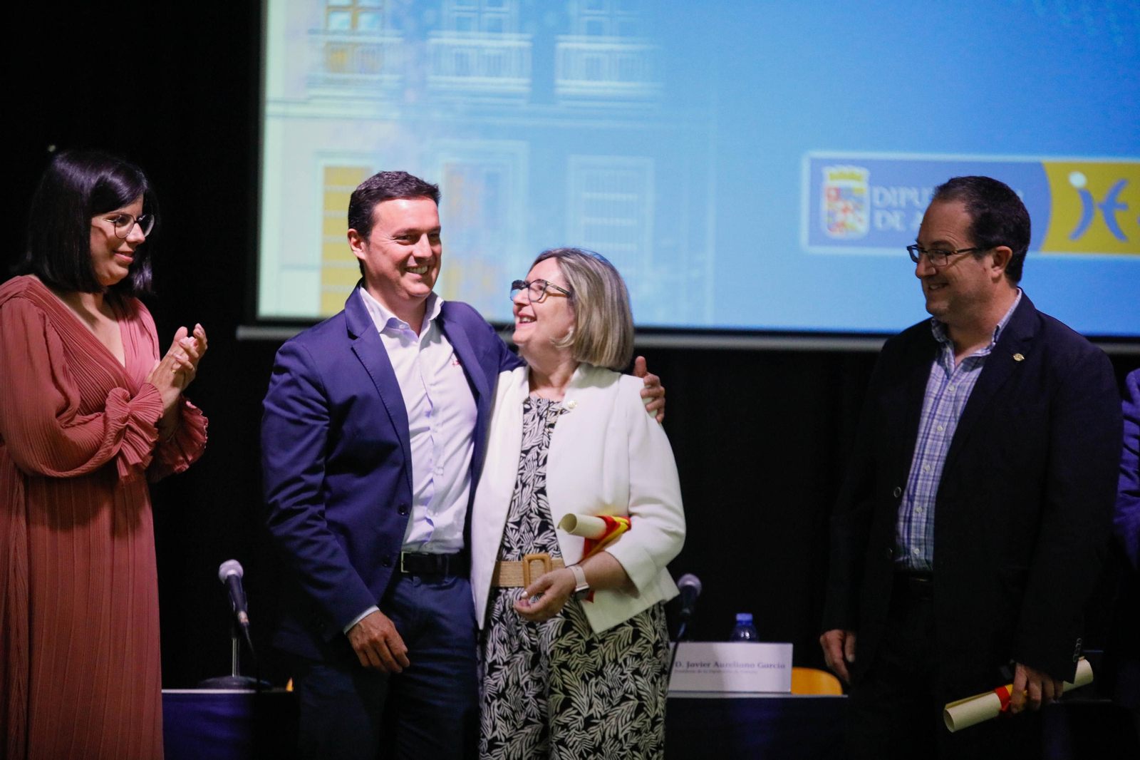 Imágenes de la entrega de los Escudos de Oro del IEA y la celebración de su Plenario