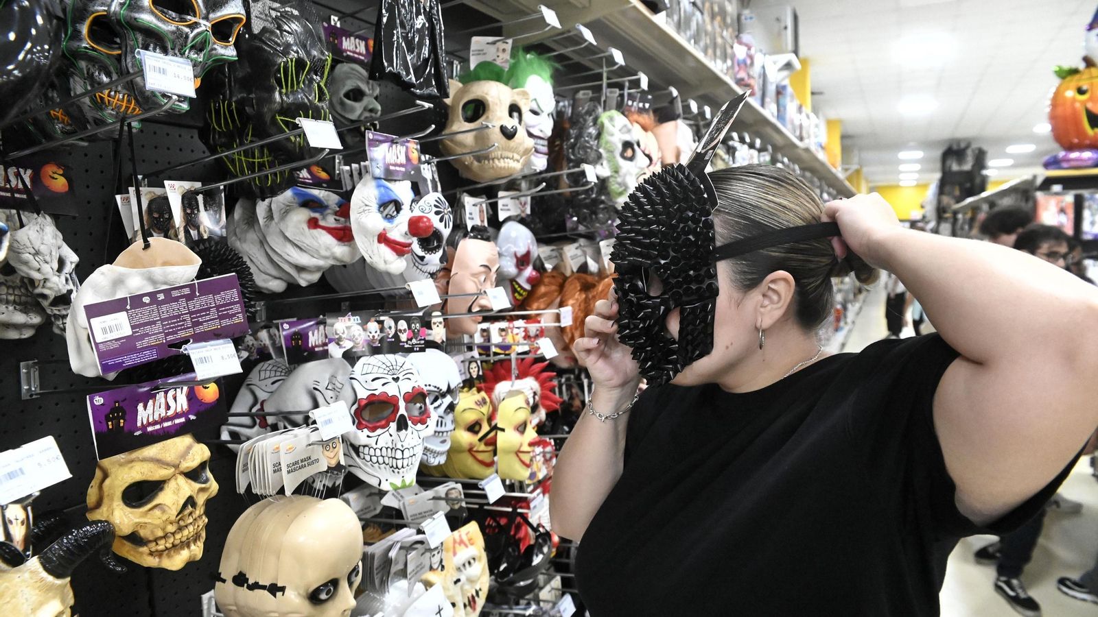 Eligiendo caretas en Moyano