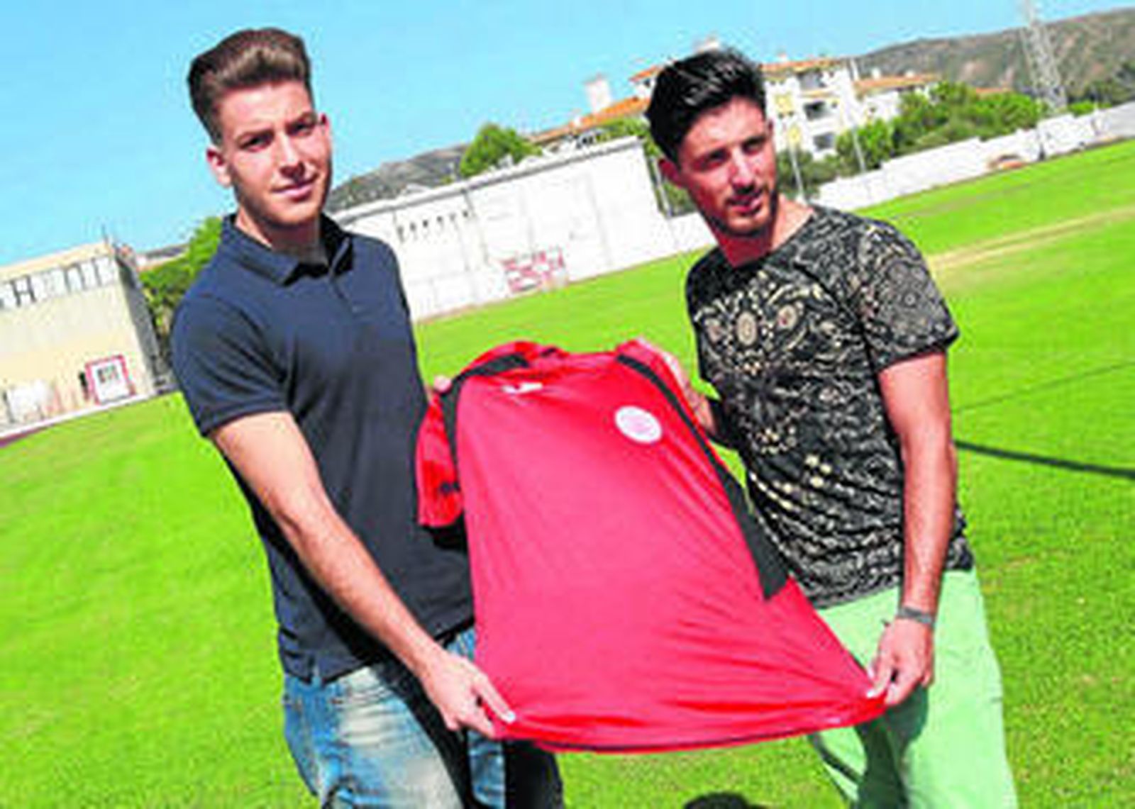 Maki y el meta Iván, ayer durante su presentación en el Manolo Mesa.