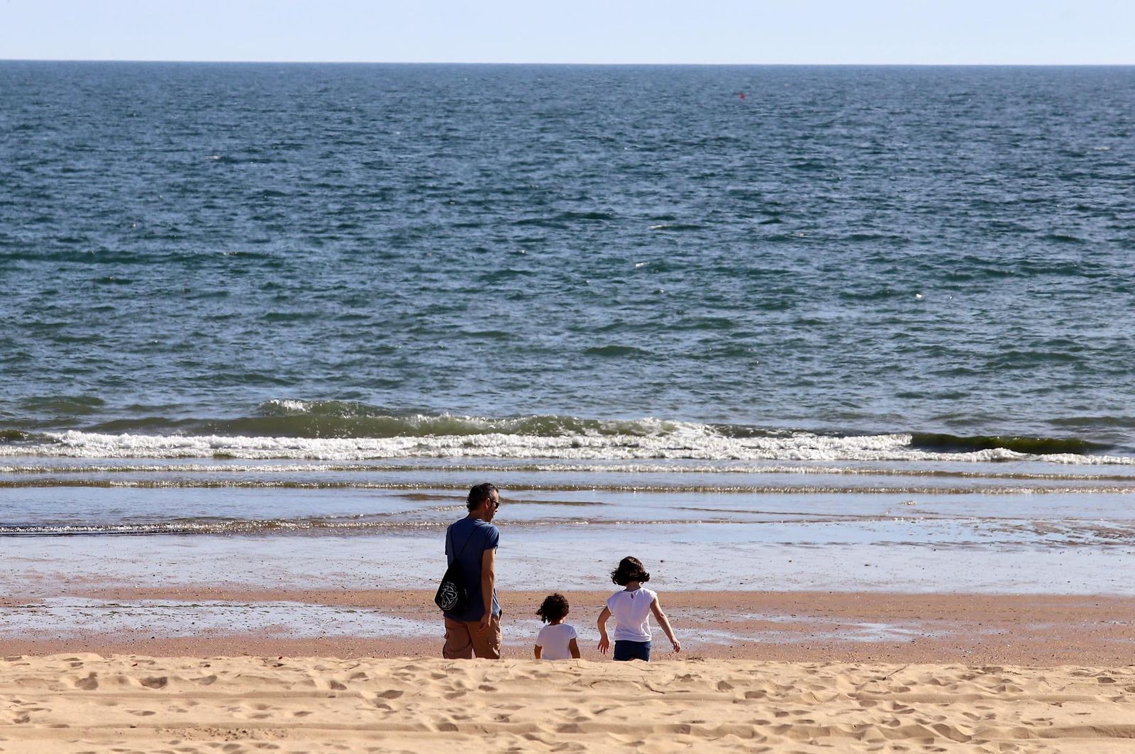 Imágenes de la playa de Punta Umbría en la fase 1 de la desescalada