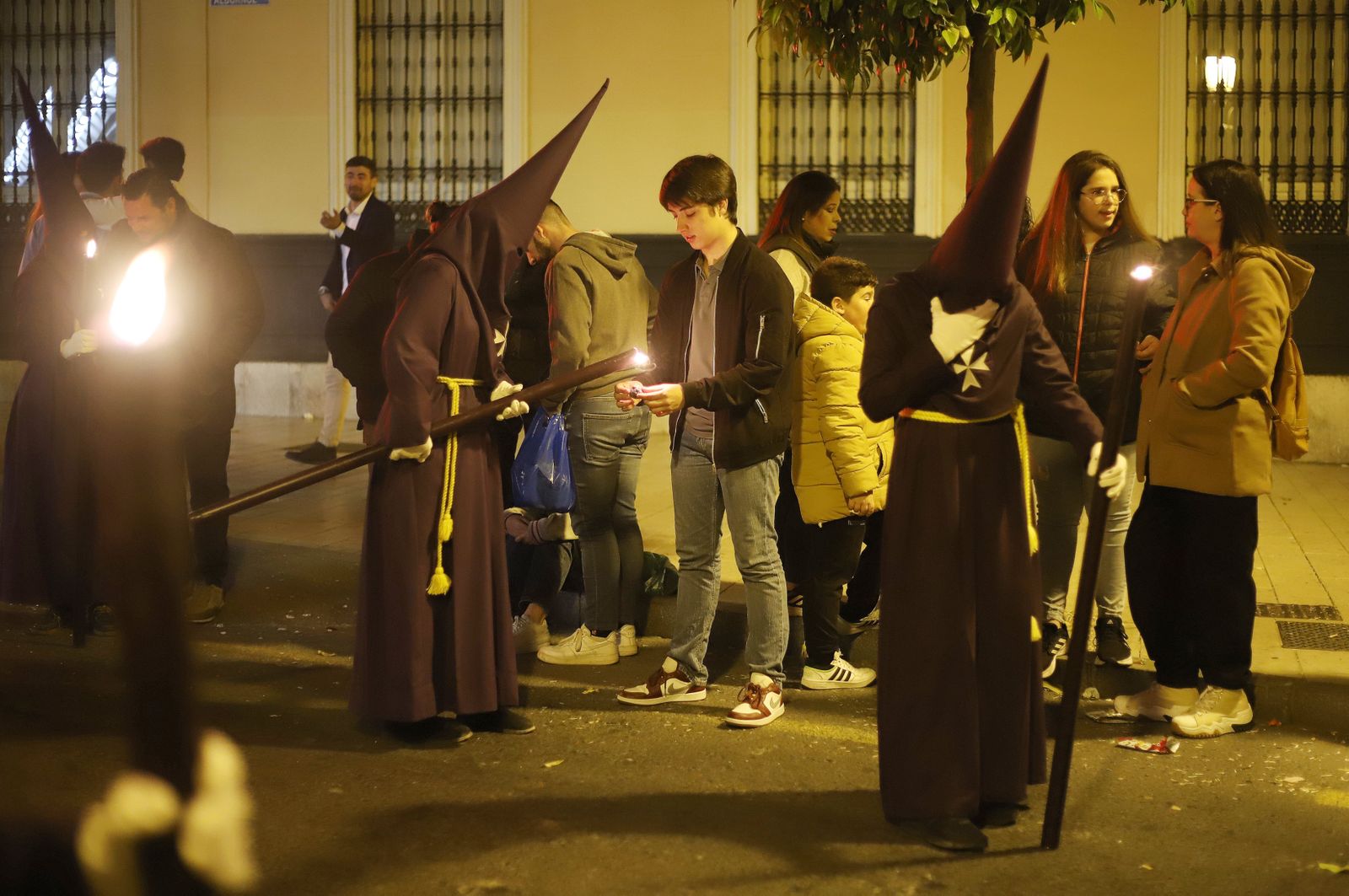 La Hermandad El Nazareno en la madrugá de la Semana Santa de Huelva 2023, en imágenes