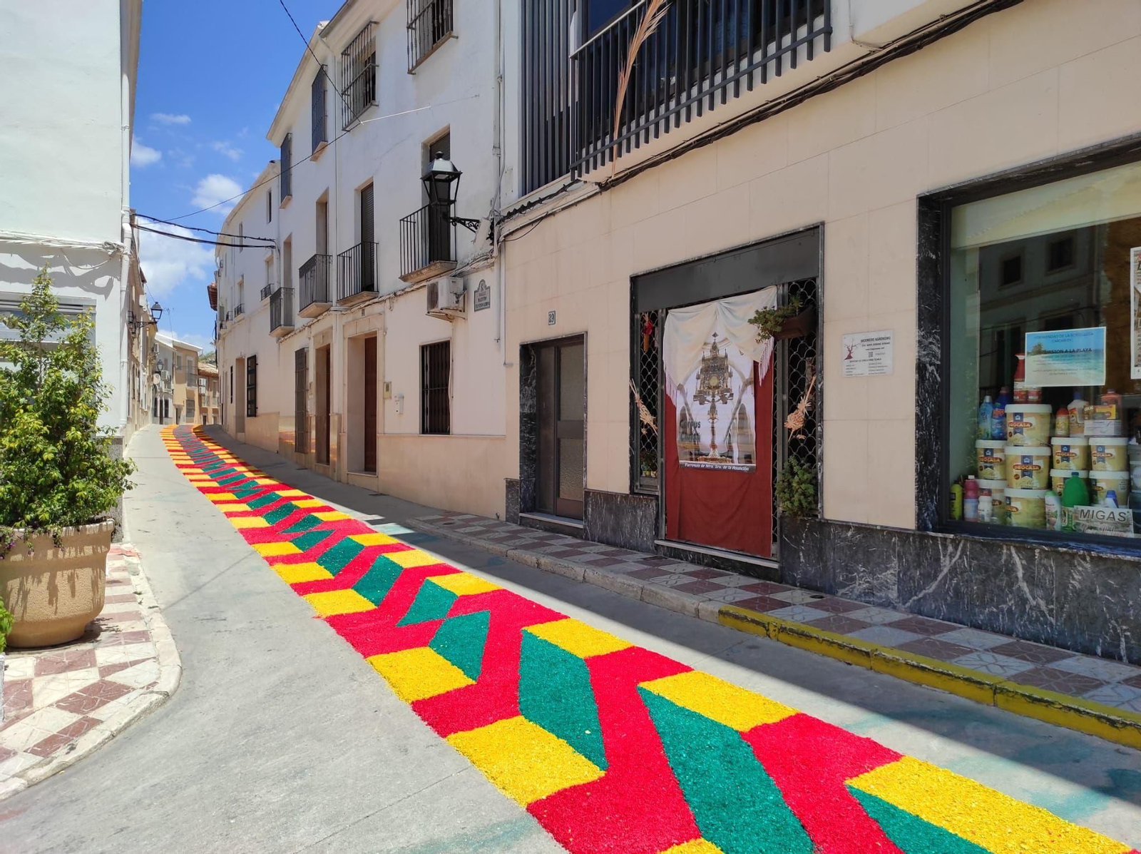 Un recorrido en imágenes por las coloridas alfombras del Corpus en Valenzuela, Belmez y Carcabuey