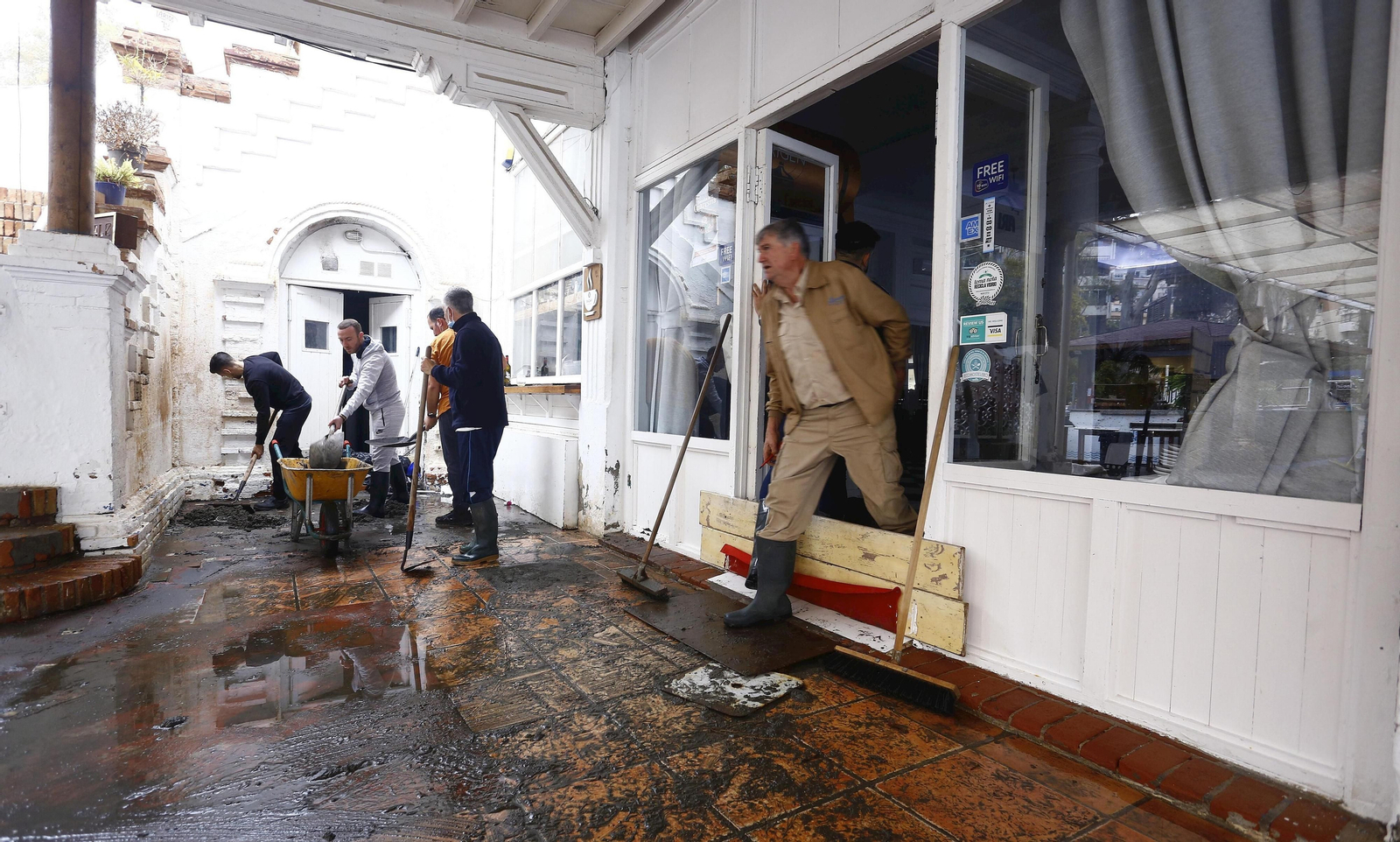 Las fotos de los efectos del temporal en las playas y paseos marítimos de Málaga
