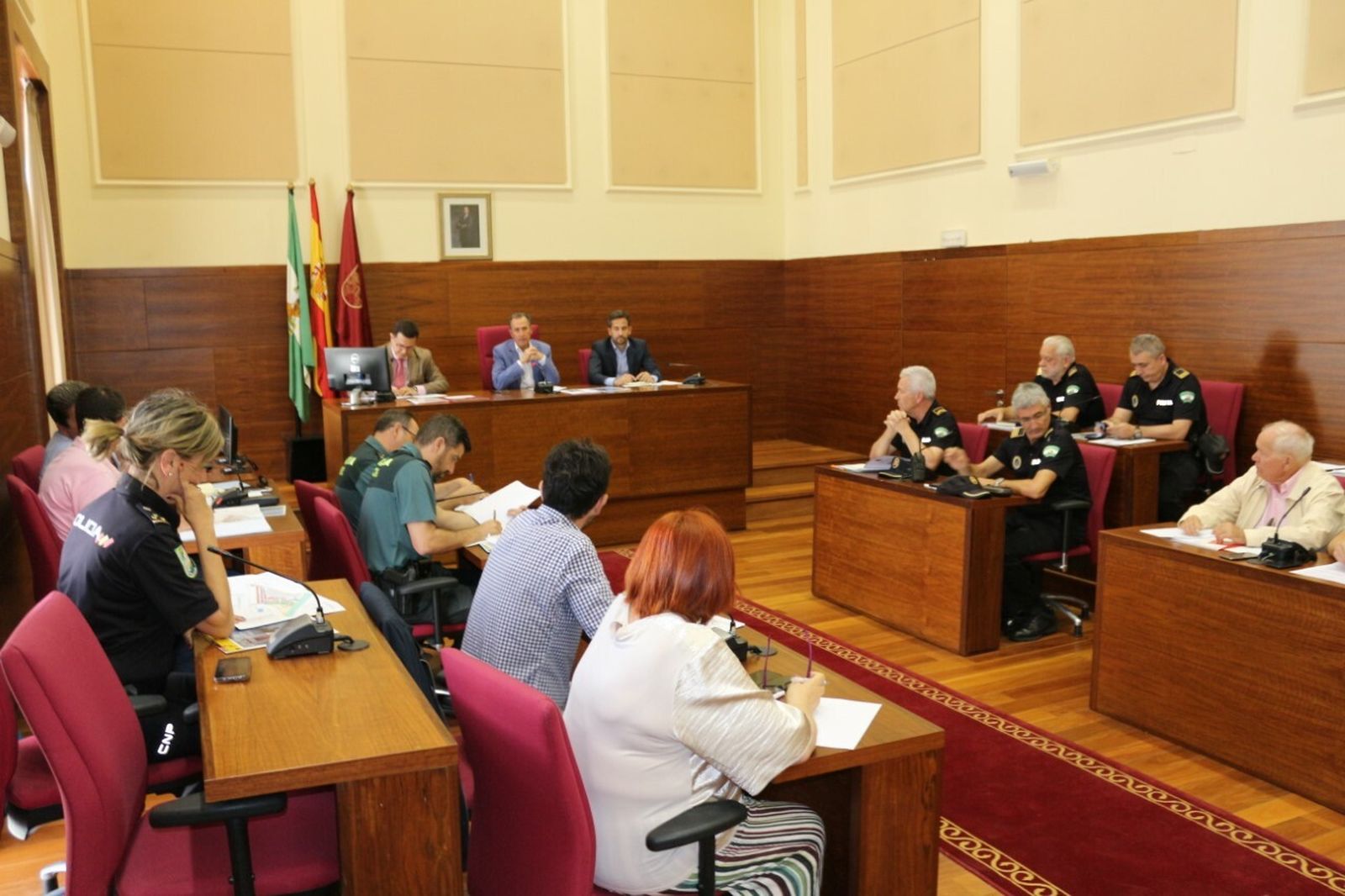 El alcalde, José María Román, presidió la Junta de Seguridad celebrada en el Salón de Plenos.