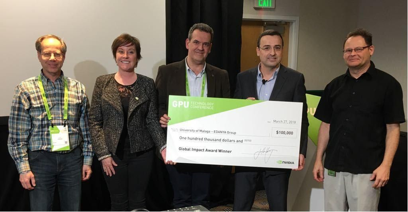 El profesor malagueño Jorge Macías recoge el galardón en Silicon Valley el pasado martes.