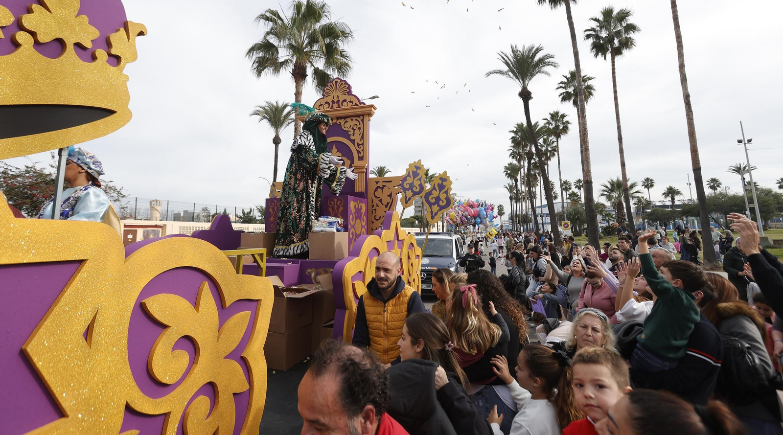 Fotos de la cabalgata de Reyes Magos 2025 en La Línea