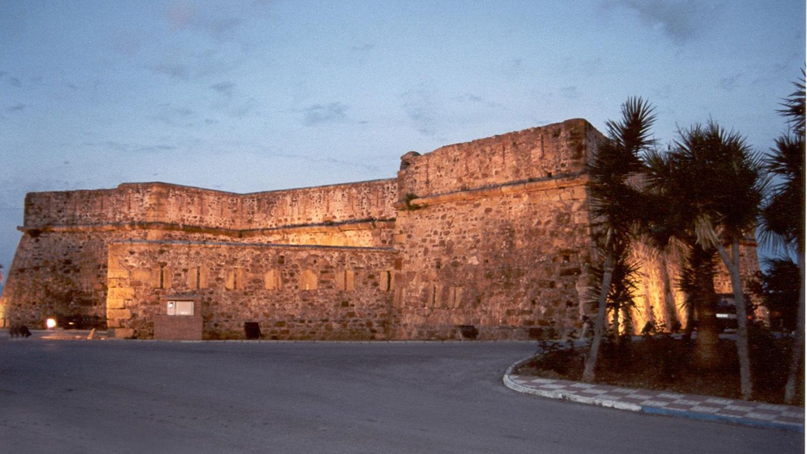 El castillo de la Duquesa ha tenido, y tiene, diversos usos a lo largo de los años. El castillo de la Duquesa ha tenido, y tiene, diversos usos a lo largo de los años.