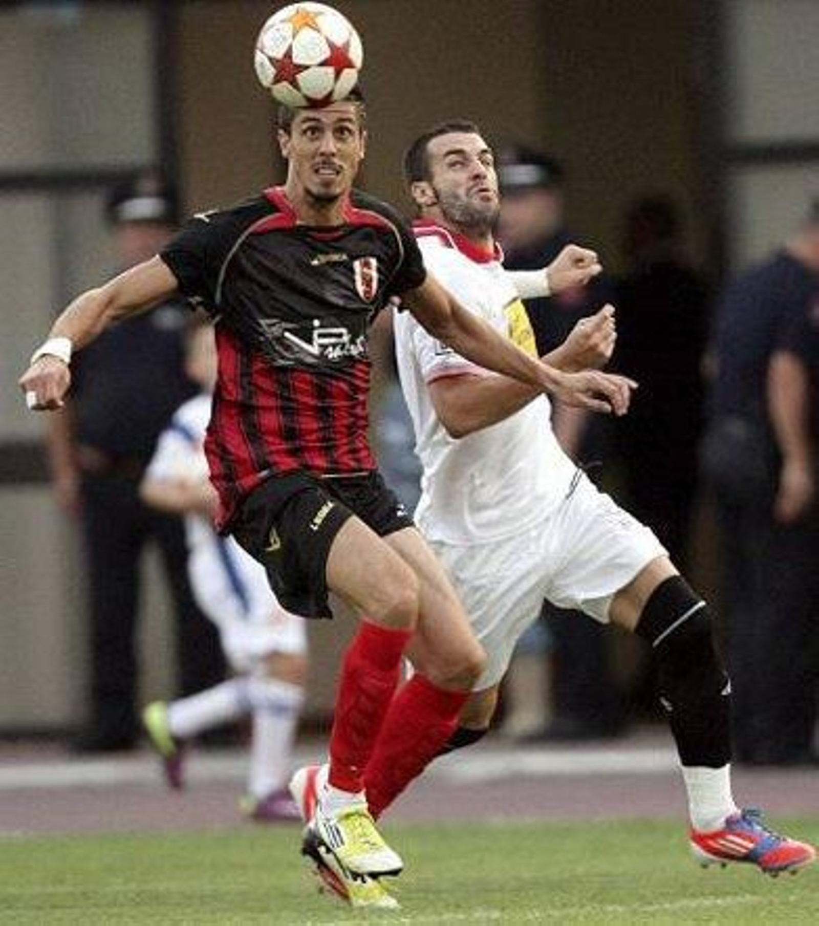 El Sevilla gana al Flamurtari albanés tras remontar Negredo y Del Moral (1-2)