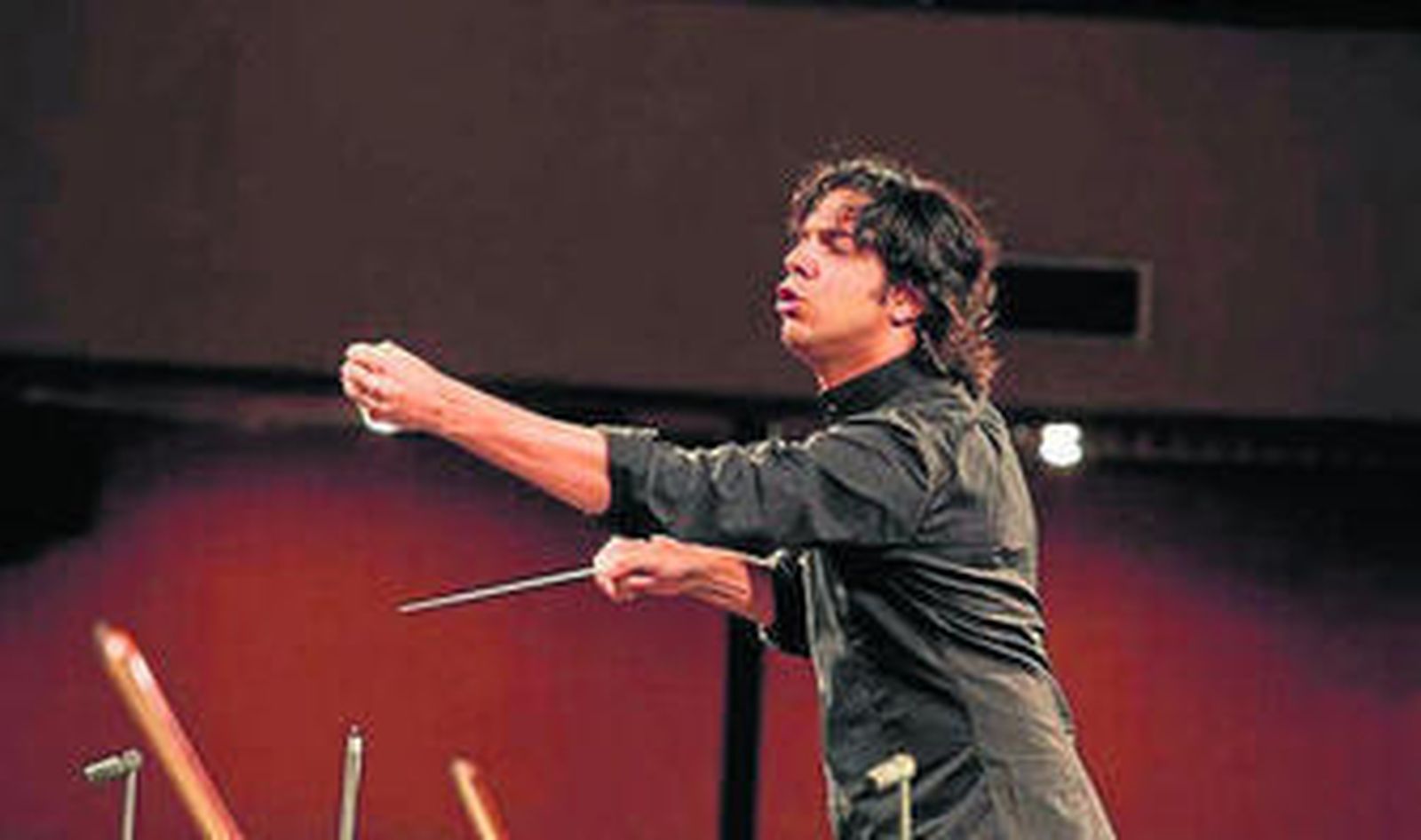 Domingo Hindoyan, en plena dirección orquestal.