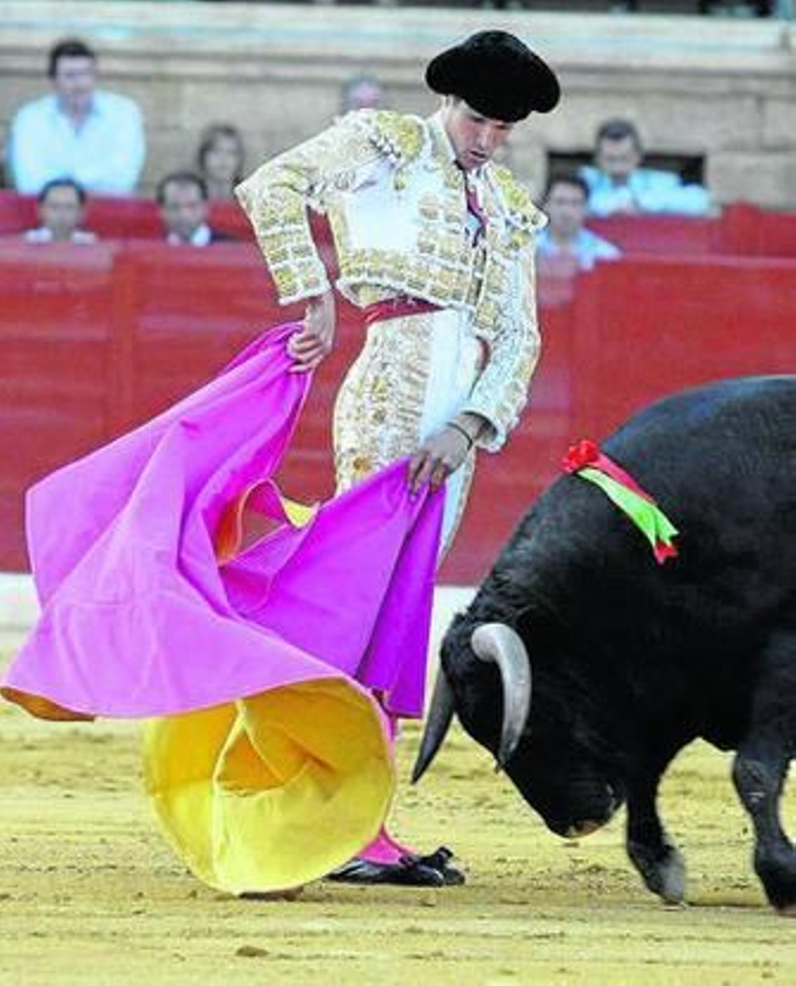 Agustín de Espartinas, el día de su alternativa, en la plaza de su pueblo.