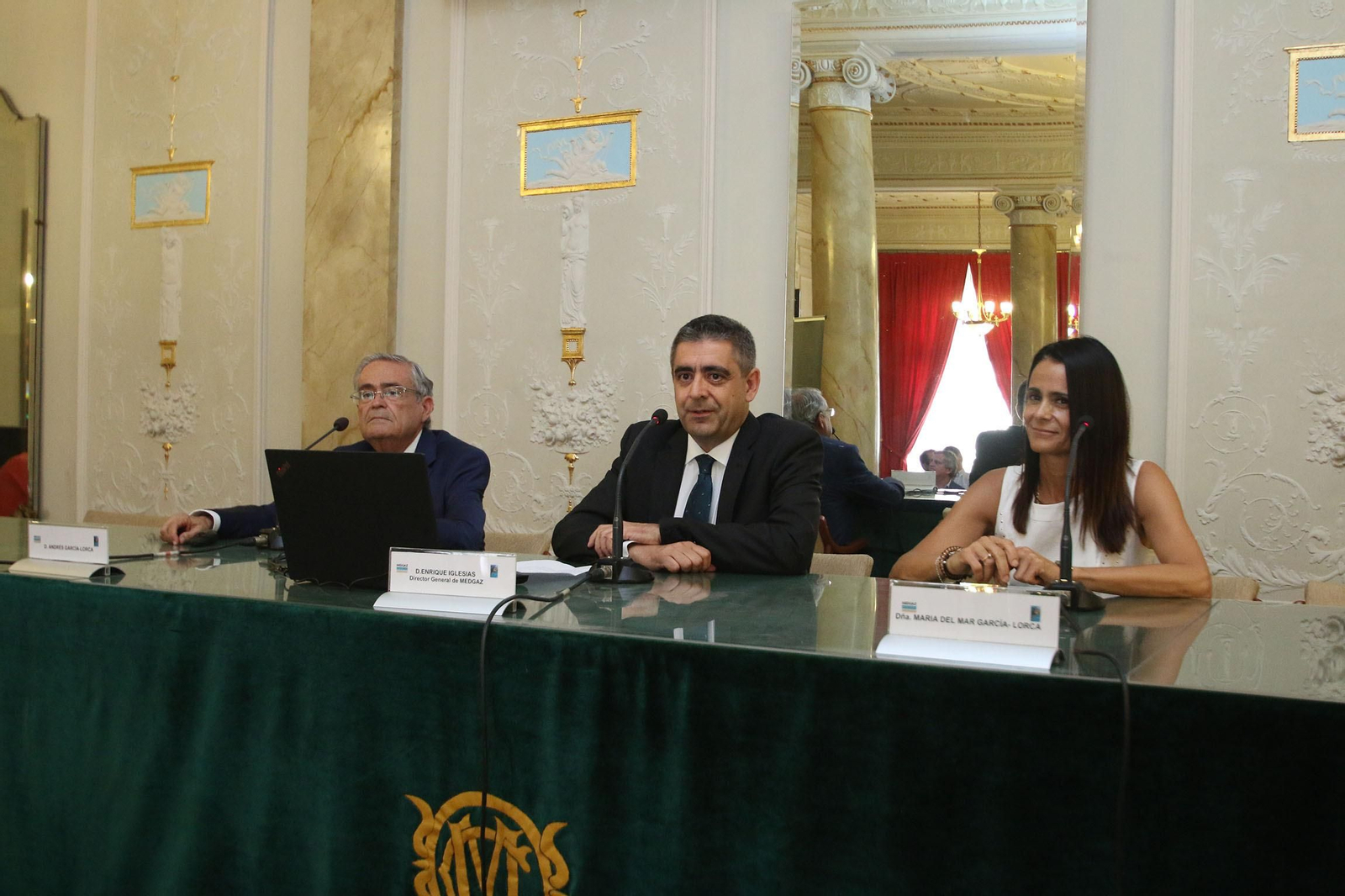 Fotogalería libro 'Uniendo dos contienentes', de Medgaz