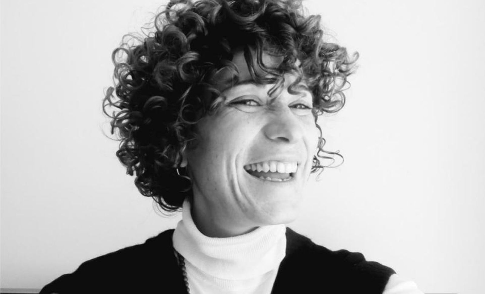 La joven portuense Nerea Galán presenta el 6 de diciembre su poemario en la sala Stardust.