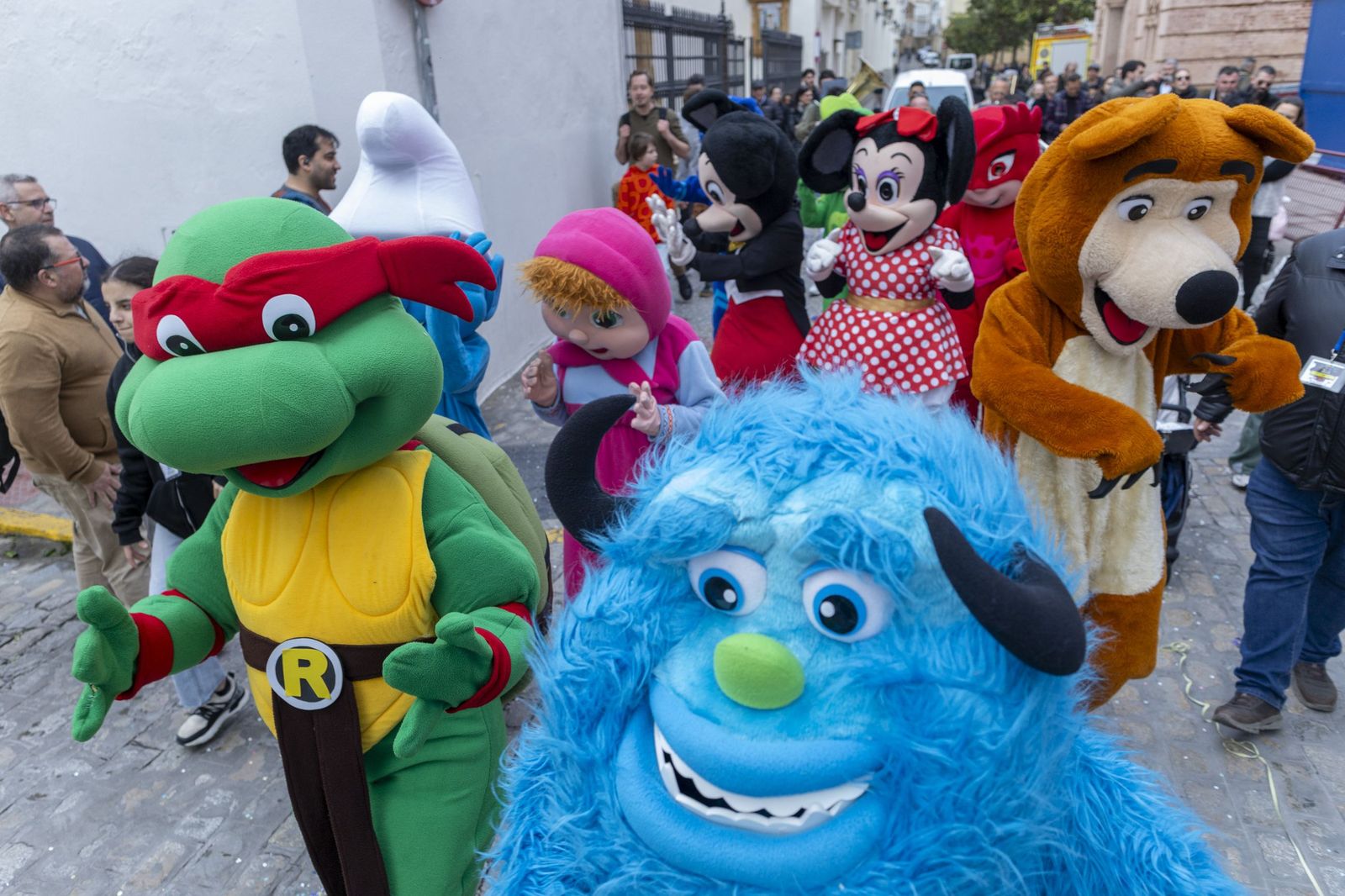 El Carnaval en la calle calienta motores: pregón infantil y concierto en San Antonio
