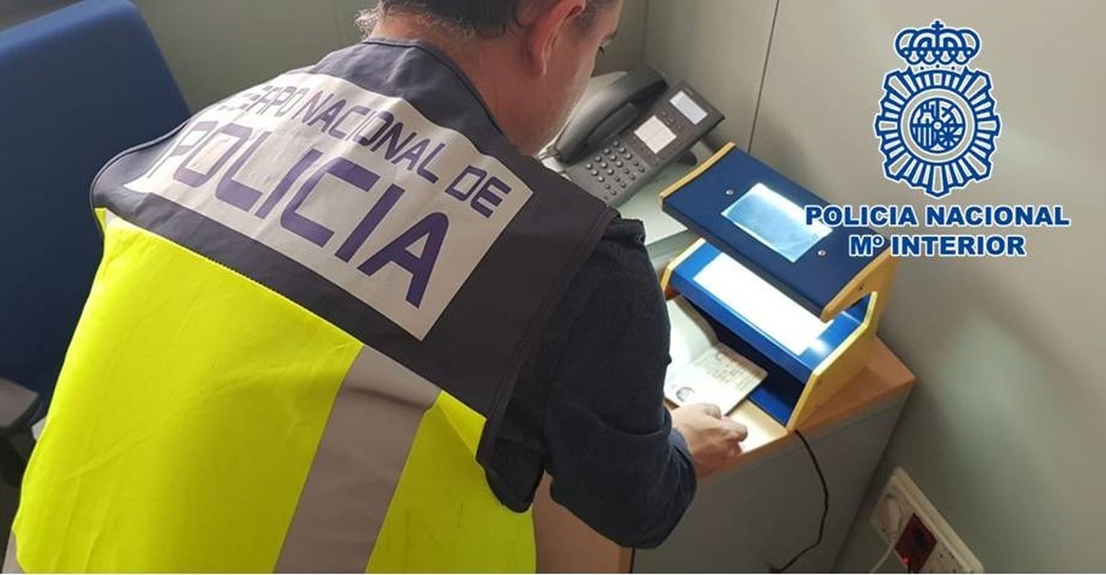 Imagen de archivo de un escáner de pasaportes