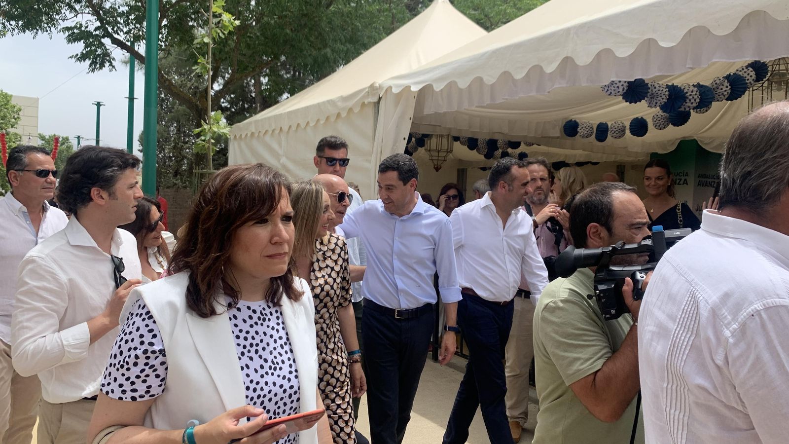 La llegada de Juanma Moreno a La Gaviota, la caseta del PP en el Corpus 2022, este Miércoles de Tarasca.