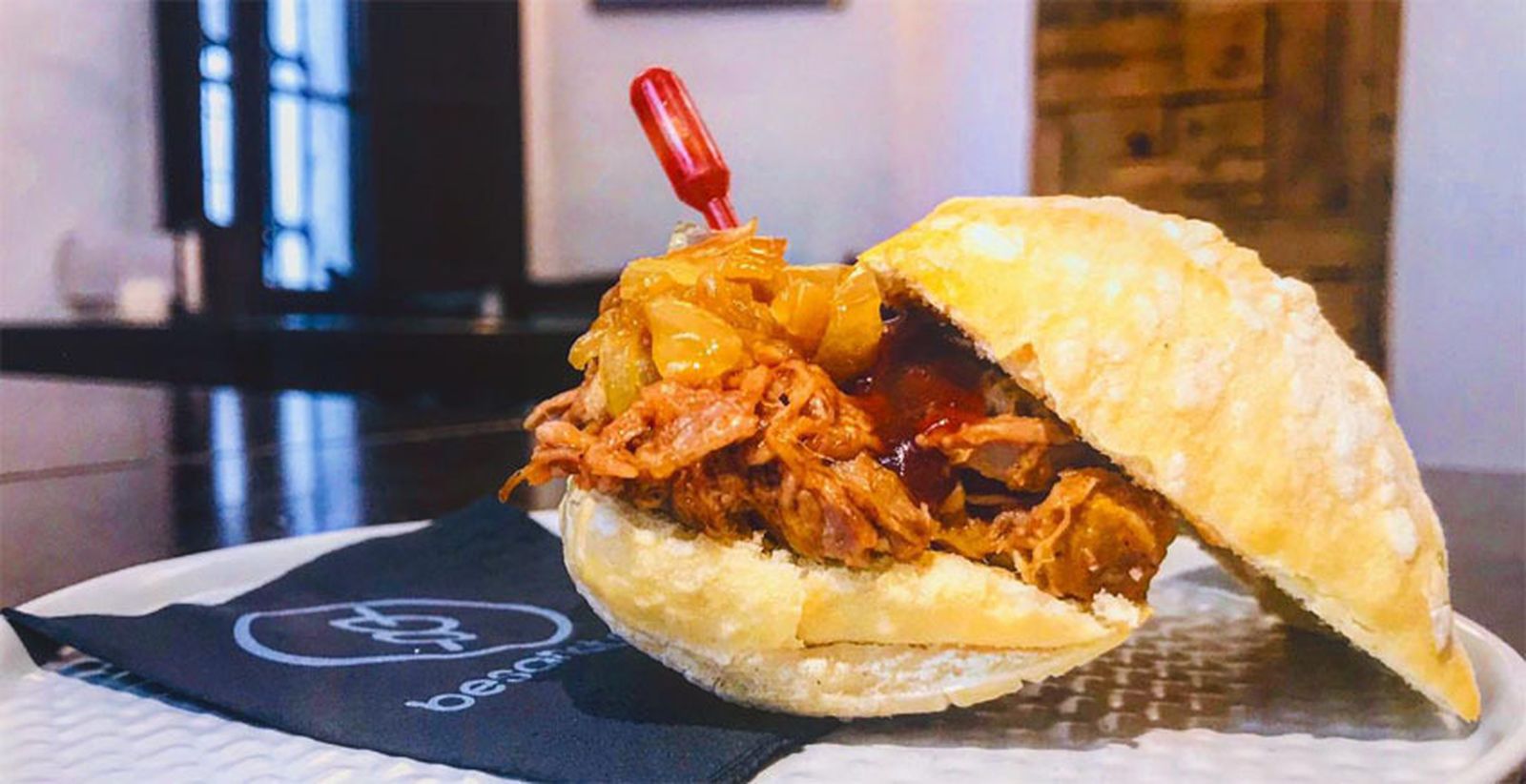 Uno de los bocadillos de Besana Tapas