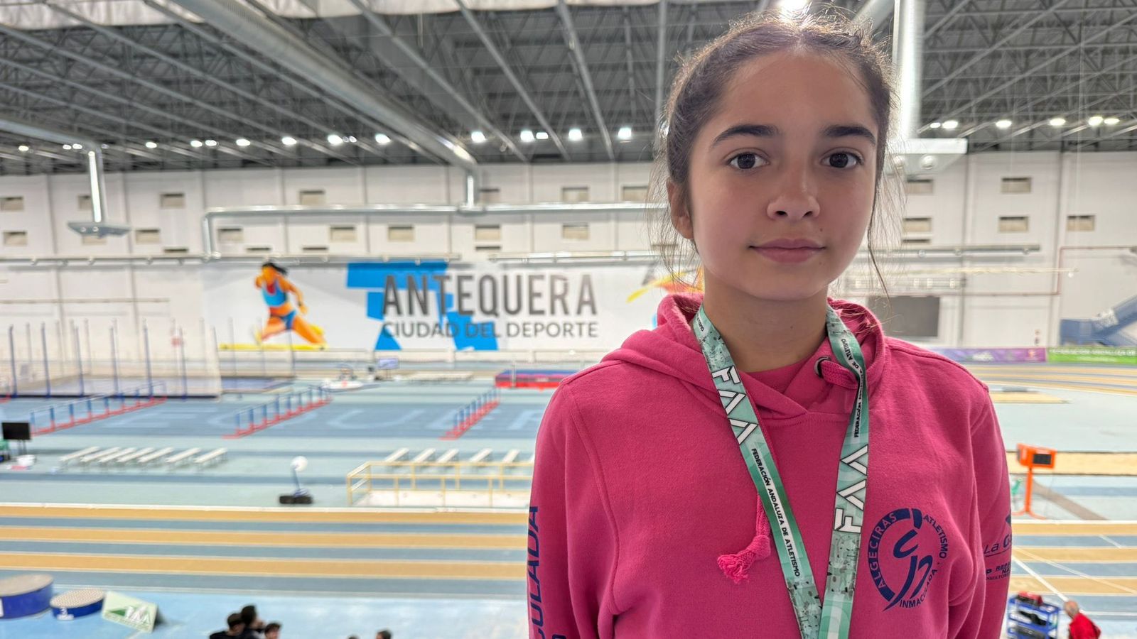 Paula Racero, con su plata, del Atletismo Inmaculada de Algeciras.