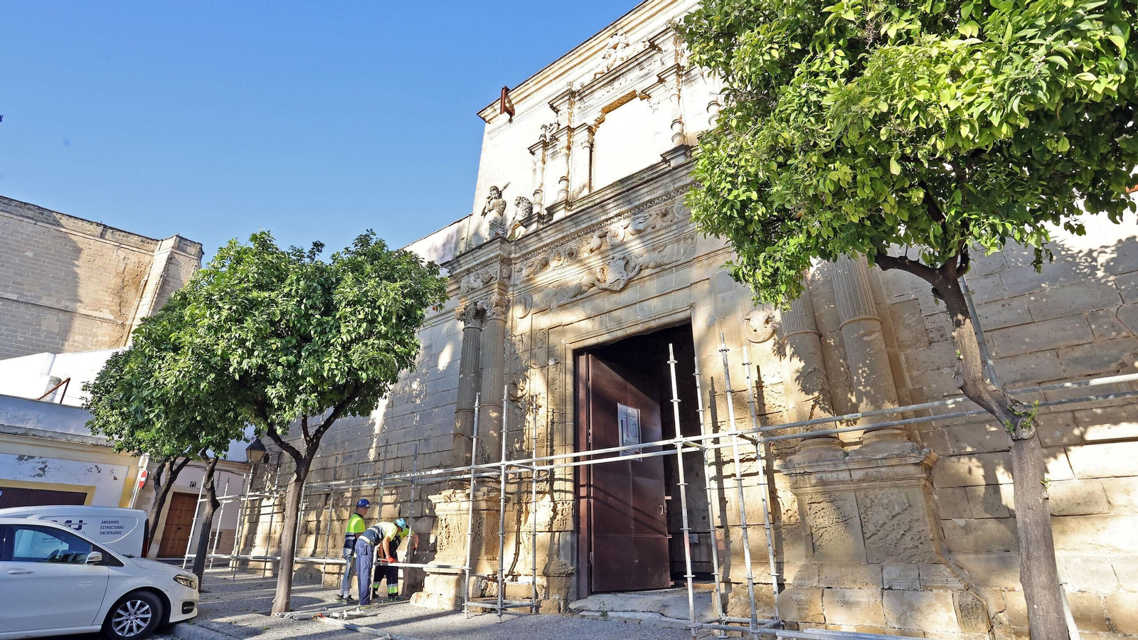 Primer día de la rehabilitación del Palacio Riquelme de Jerez