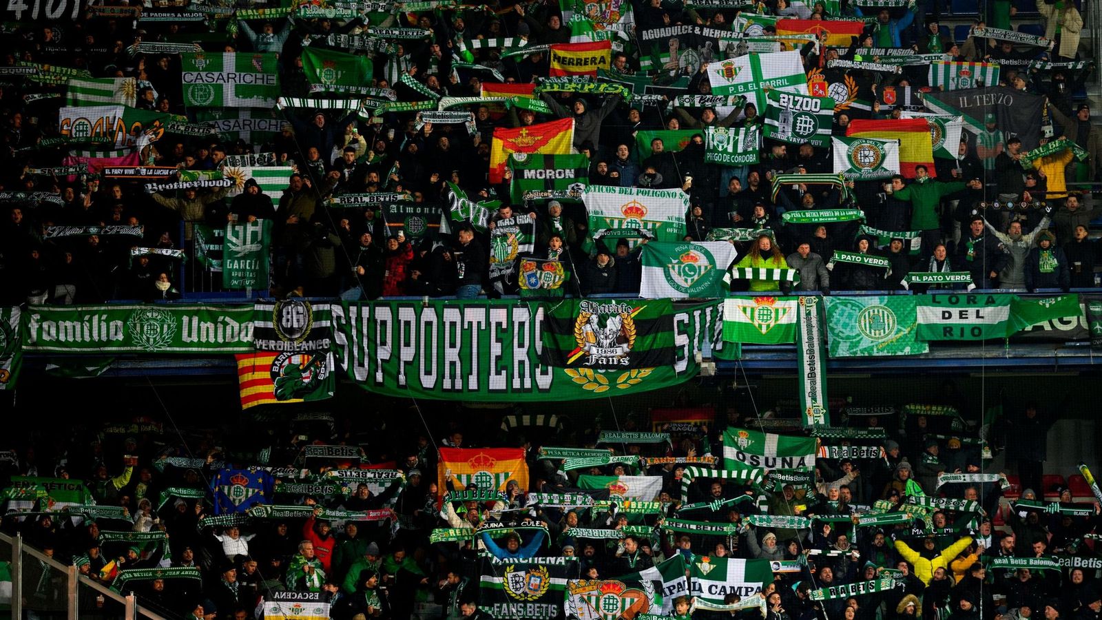 Los aficionados del Betis en Praga.