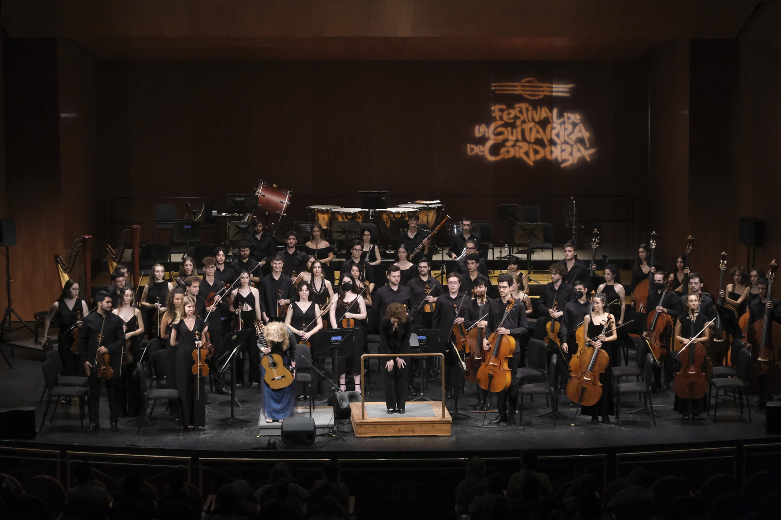 El concierto de la Orquesta Joven de Andalucía y María Esther Guzmán en el Festival de la Guitarra de Córdoba, en imágenes