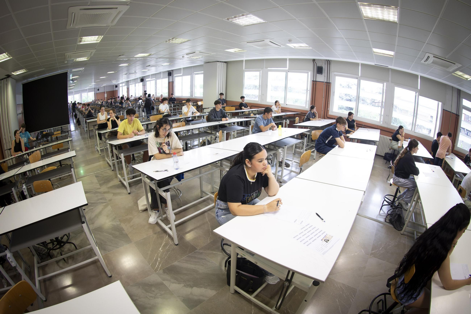 El primer día de Selectividad en Granada, en imágenes