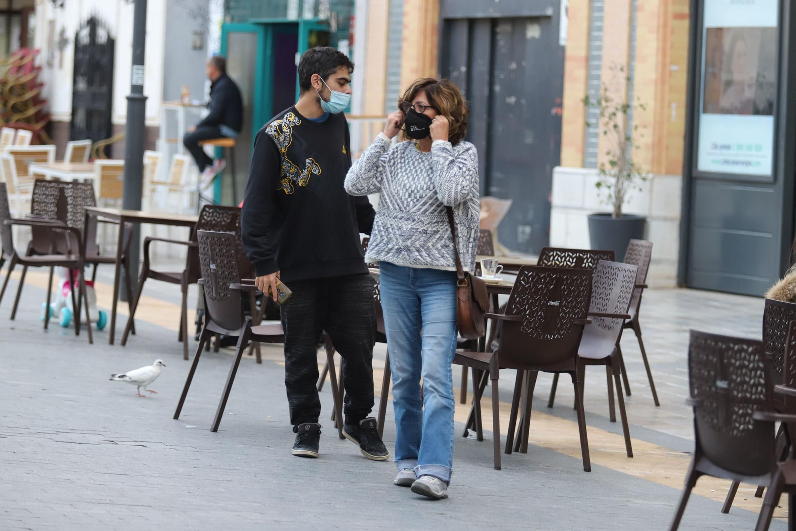 Imágenes del cierre de comercios bares y terrazas a causa de las nuevas restricciones por la Covid en Huelva
