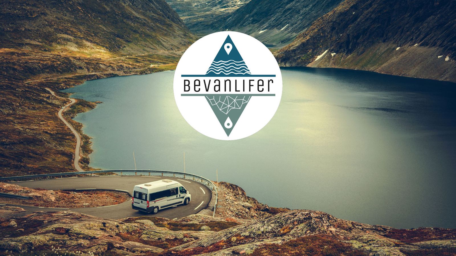 Una app de reciente creación, pero muy completa, es 'BeVanLifer'