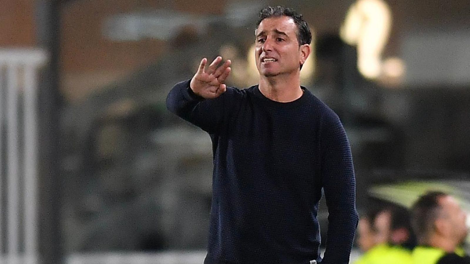 Jandro da órdenes a sus jugadores en el duelo liguero ante el Huesca.