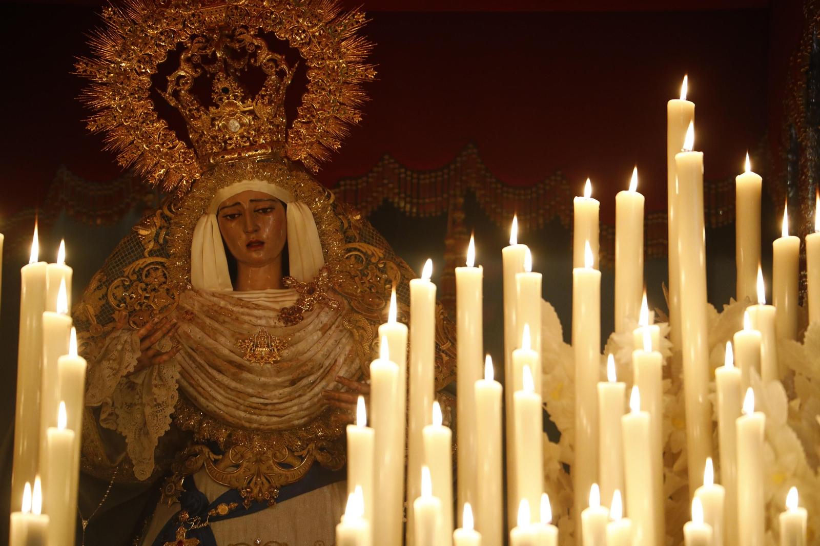 La Virgen de la Salud, en su paso procesional.