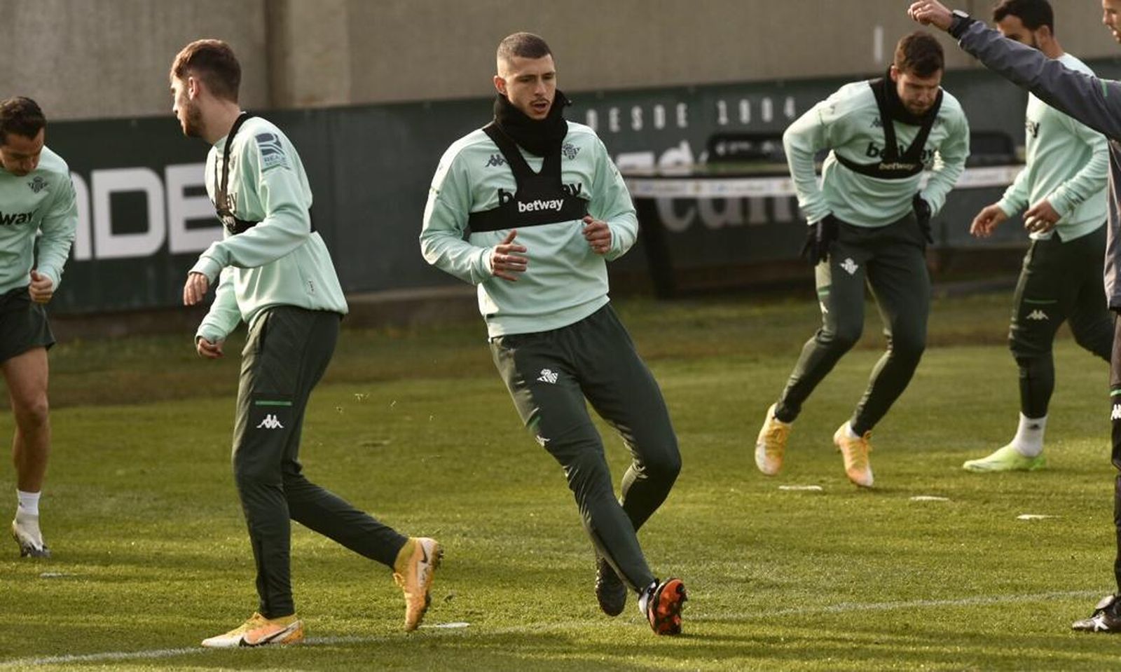 Guido Rodríguez, en el entrenamiento de esta mañana.
