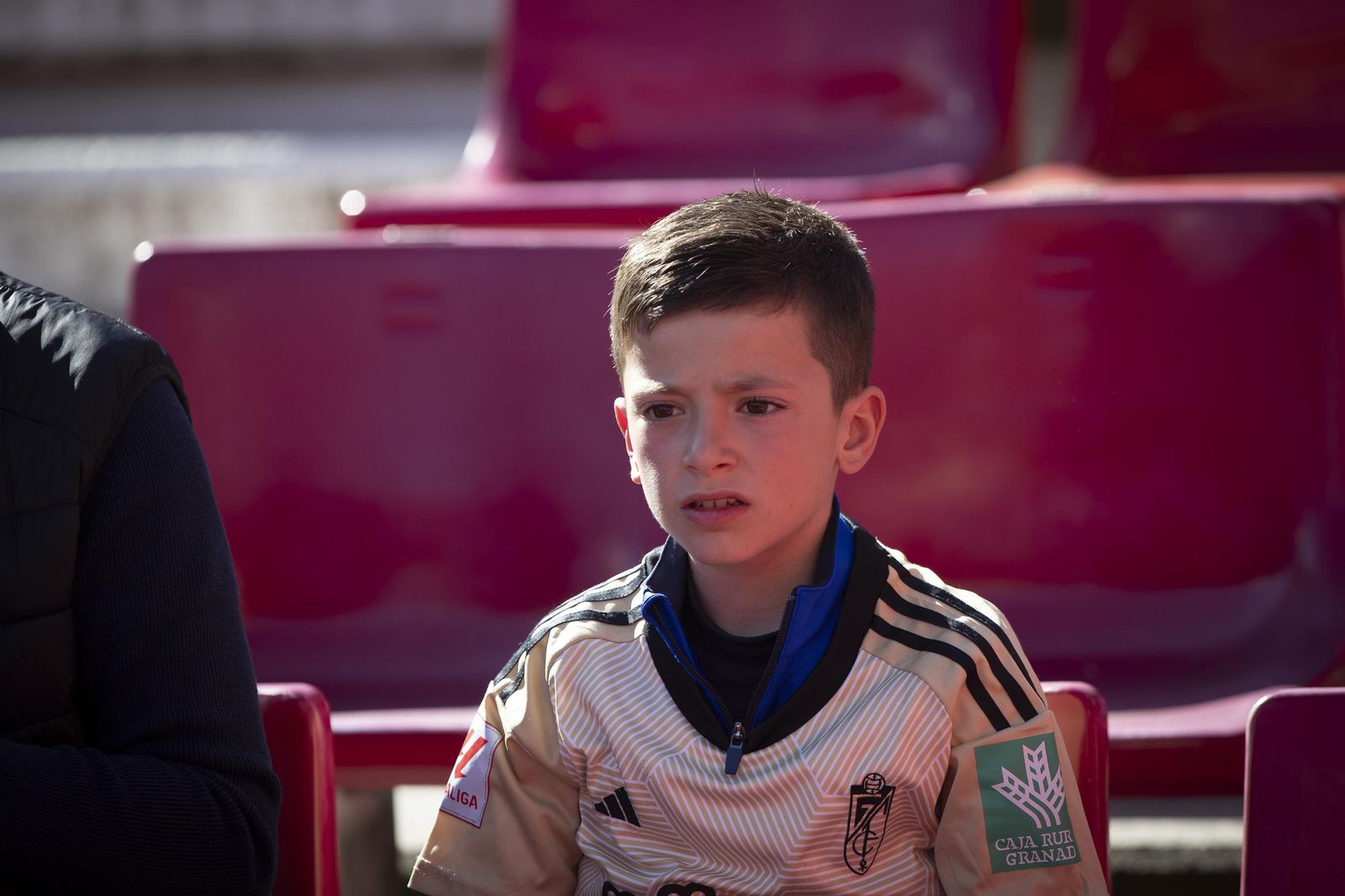 Encuéntrate en la grada de Los Cármenes en el Granada-Barça