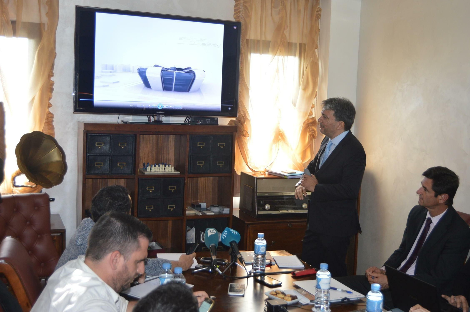 Jamal Satli y Gonzalo Hervás, en la presentación del proyecto de BlueBay.